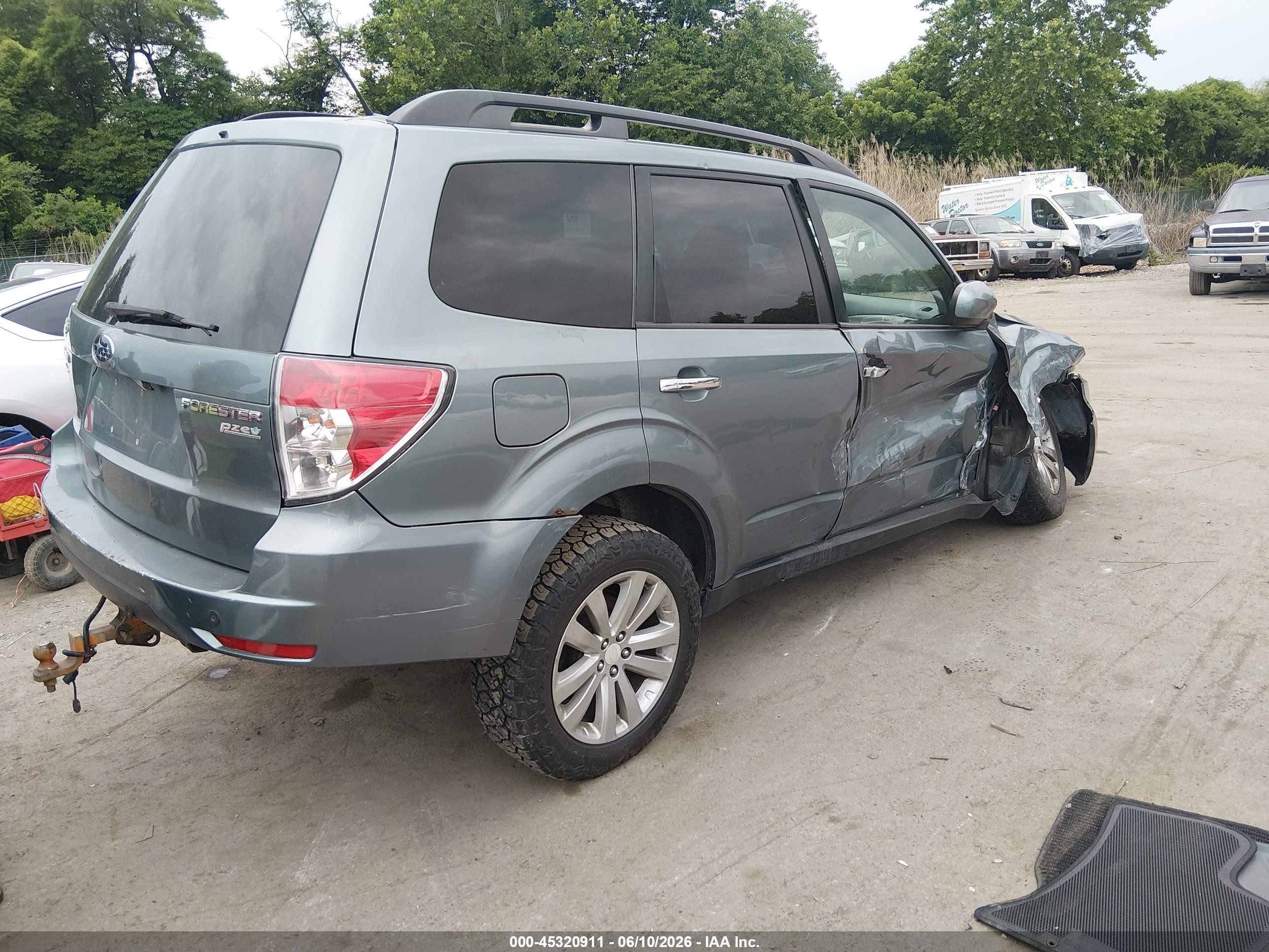 2011 Subaru Forester 2.5x Premium Light Blue vin: JF2SHACC0BH704752