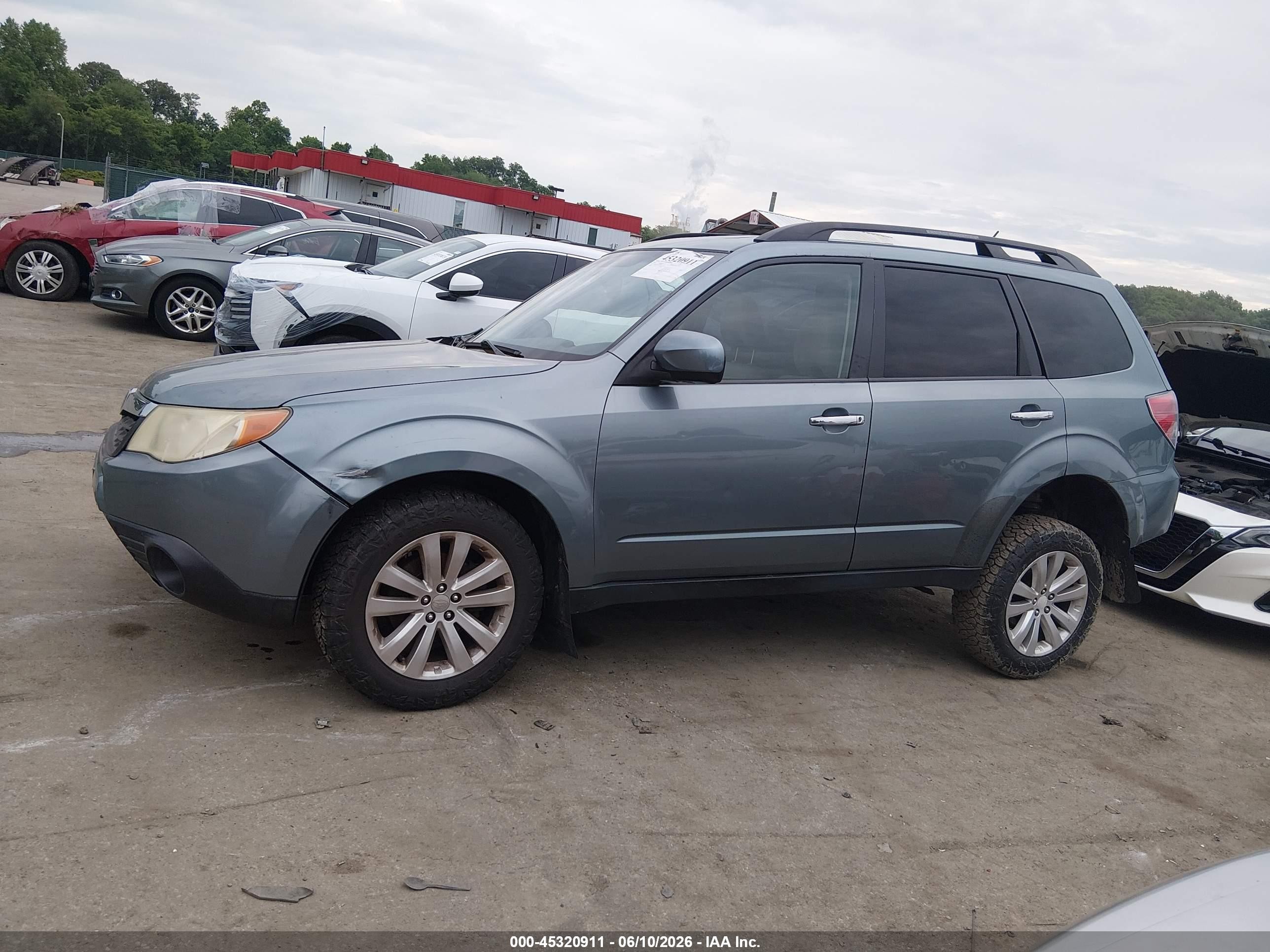 2011 Subaru Forester 2.5x Premium Light Blue vin: JF2SHACC0BH704752