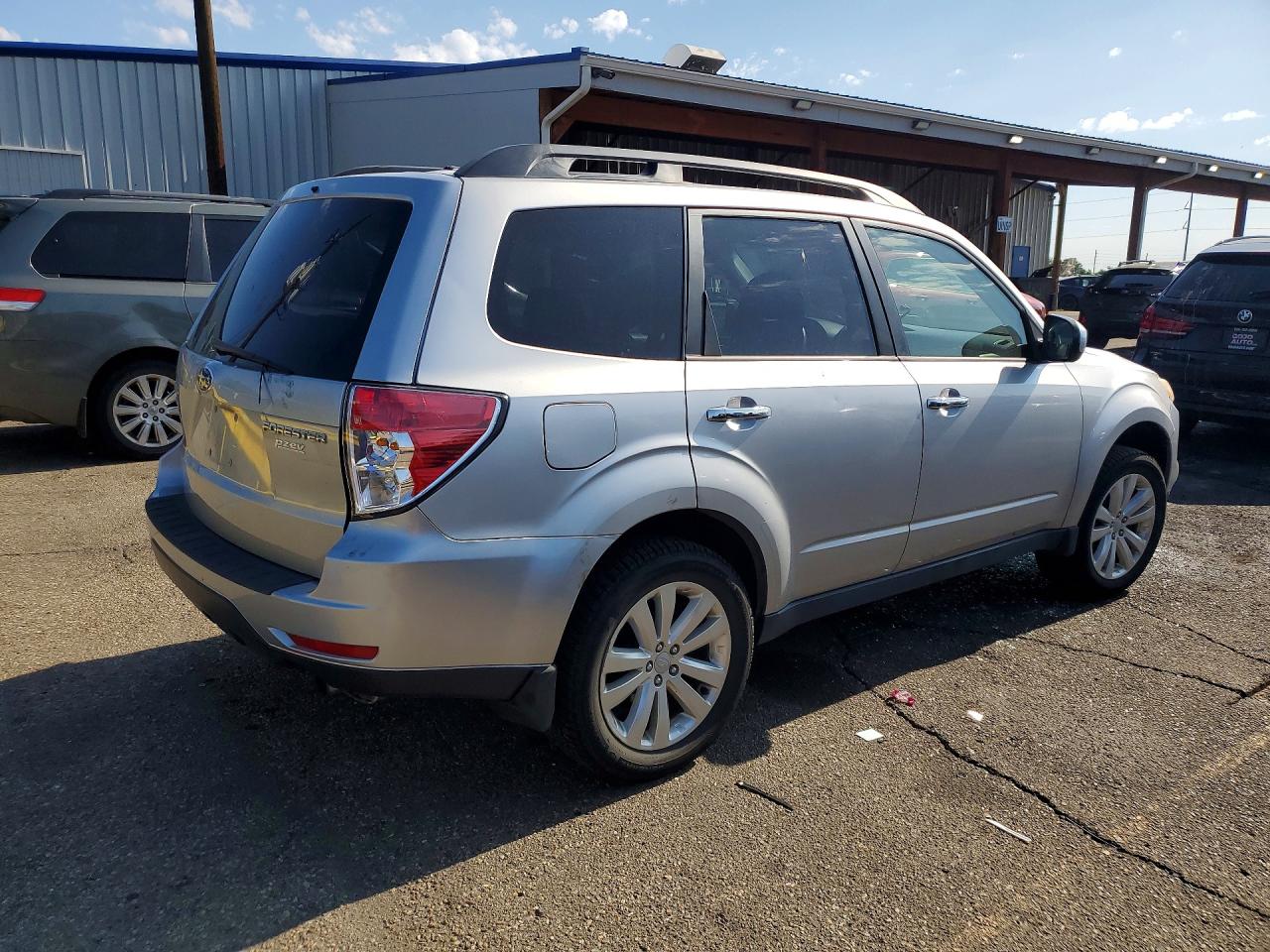 2012 Subaru Forester 2.5x Premium Silver vin: JF2SHACC0CH465043