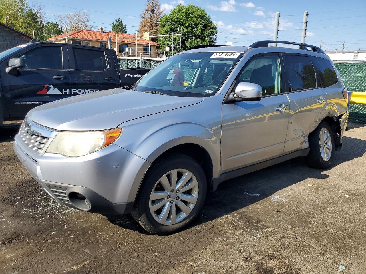 2012 Subaru Forester 2.5x Premium Silver vin: JF2SHACC0CH465043