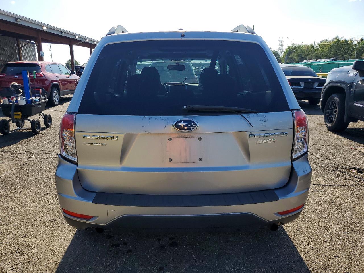 2012 Subaru Forester 2.5x Premium Silver vin: JF2SHACC0CH465043