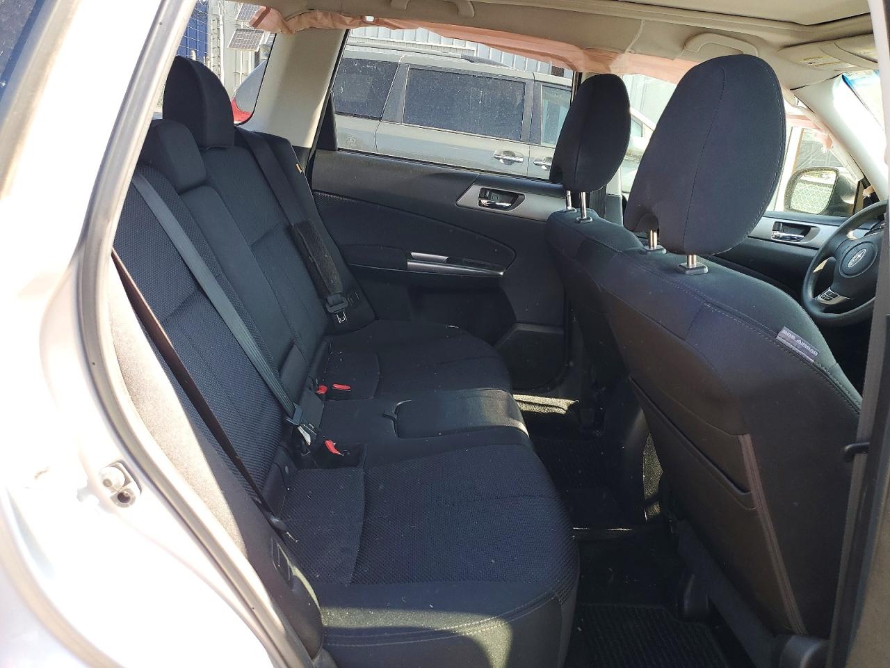 2012 Subaru Forester 2.5x Premium Silver vin: JF2SHACC0CH465043