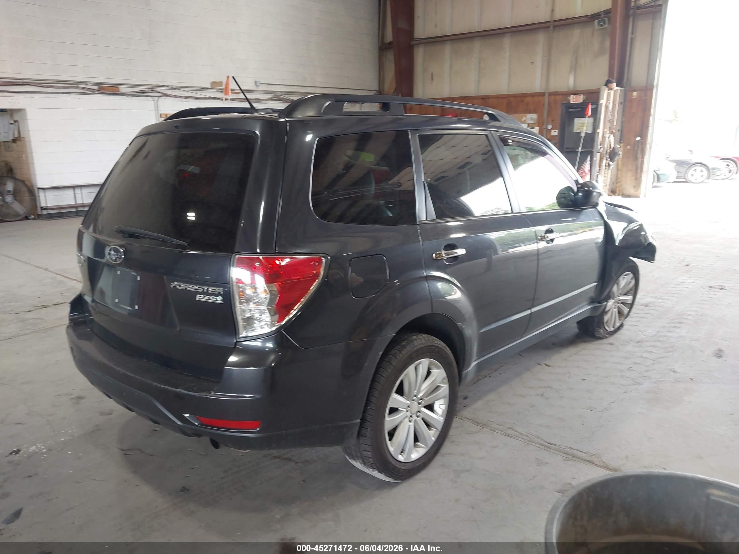 2013 Subaru Forester 2.5x Premium Gray vin: JF2SHACC3DH436914
