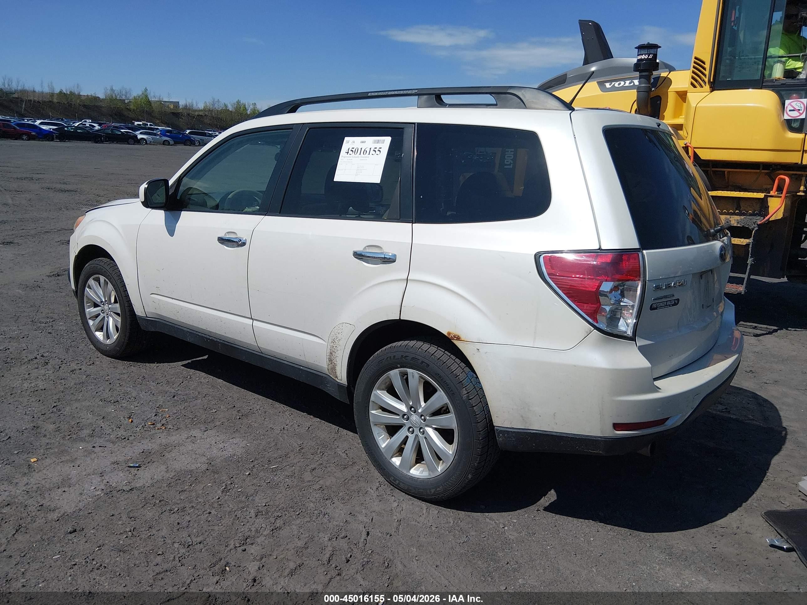 2013 Subaru Forester 2.5x Premium White vin: JF2SHACC5DH442228