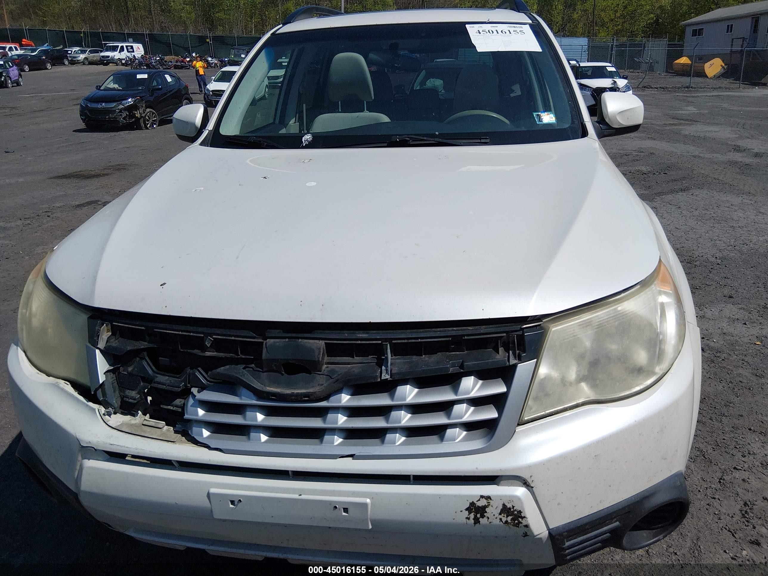 2013 Subaru Forester 2.5x Premium White vin: JF2SHACC5DH442228