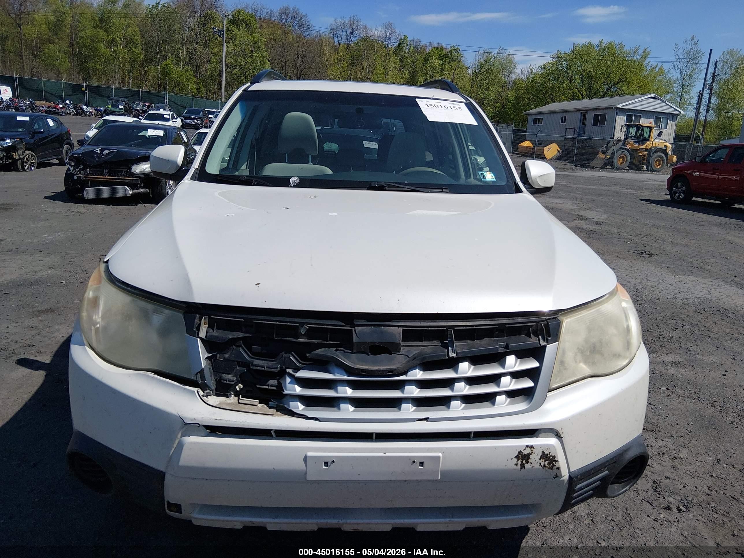 2013 Subaru Forester 2.5x Premium White vin: JF2SHACC5DH442228