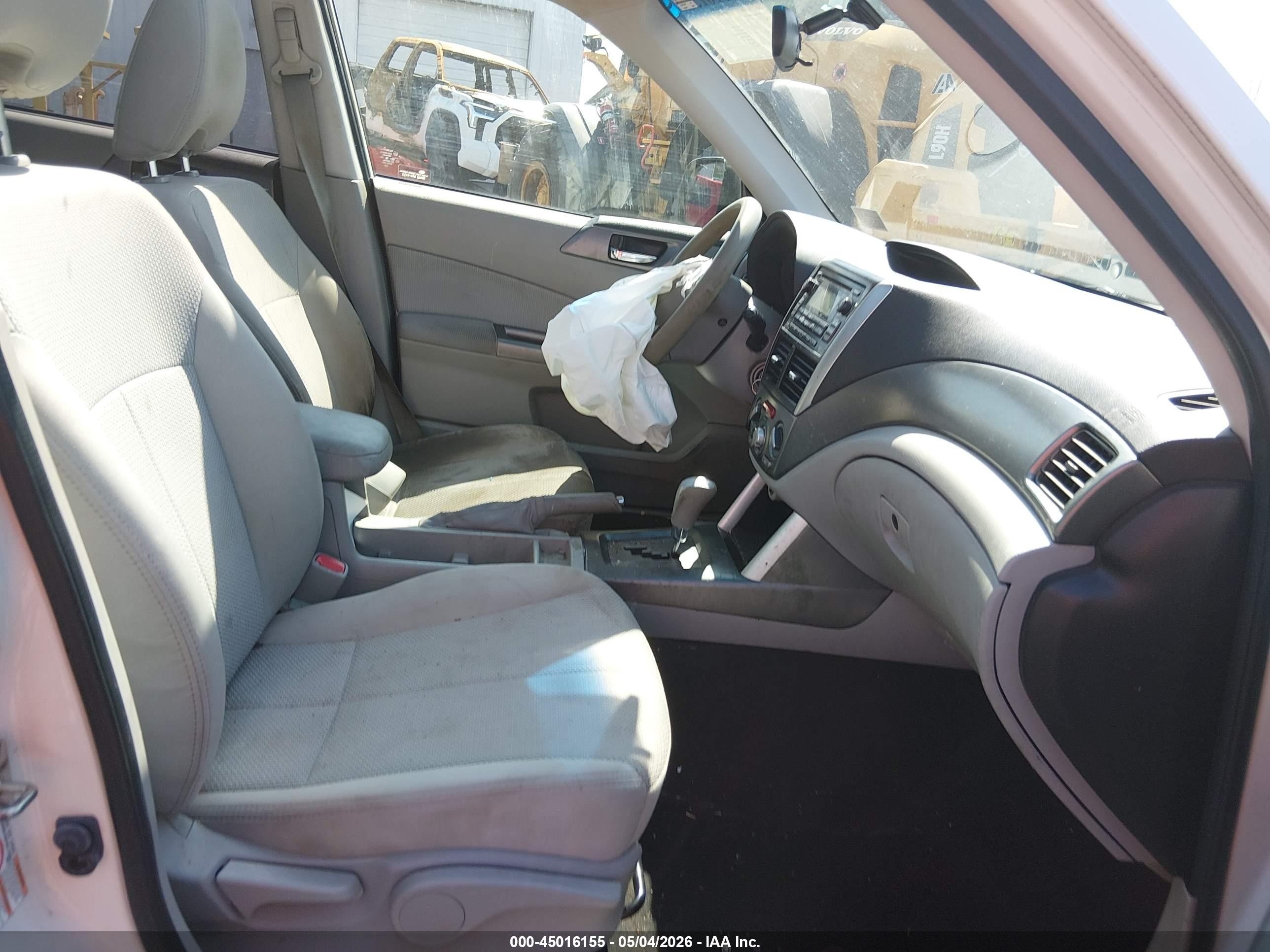 2013 Subaru Forester 2.5x Premium White vin: JF2SHACC5DH442228