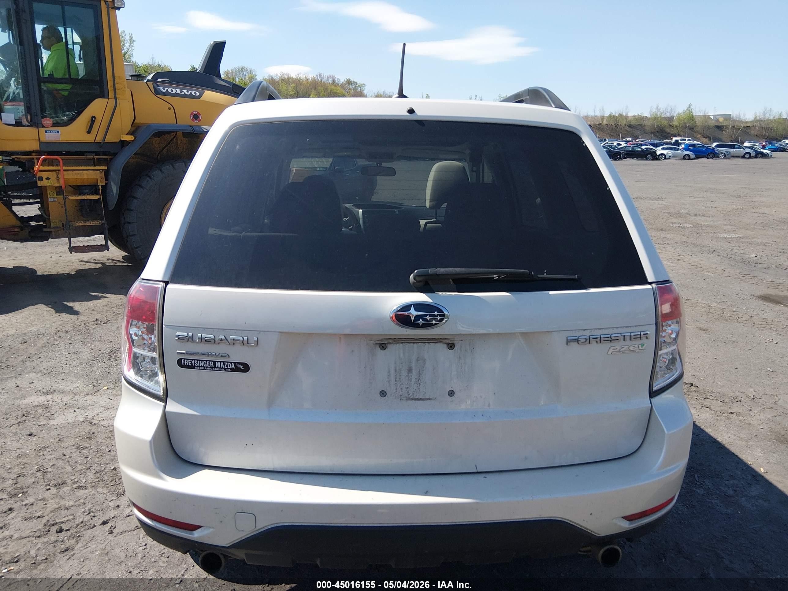 2013 Subaru Forester 2.5x Premium White vin: JF2SHACC5DH442228