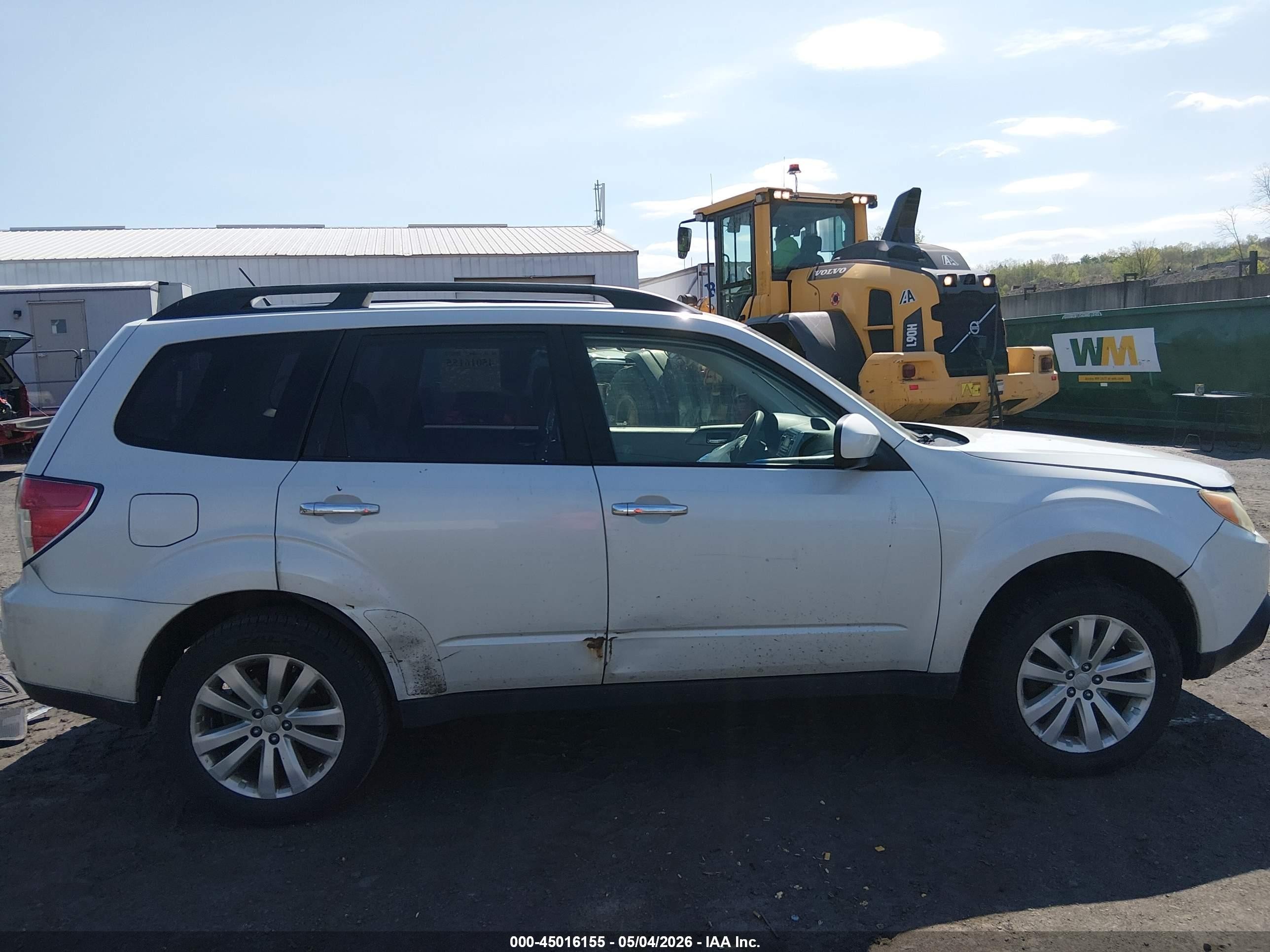 2013 Subaru Forester 2.5x Premium White vin: JF2SHACC5DH442228