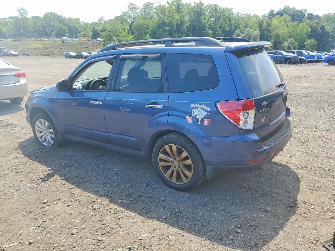 2011 Subaru Forester 2.5x Premium Blue vin: JF2SHADC0BH731142