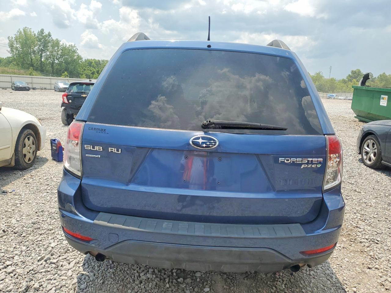 2012 Subaru Forester 2.5x Premium Blue vin: JF2SHADC0CH409120