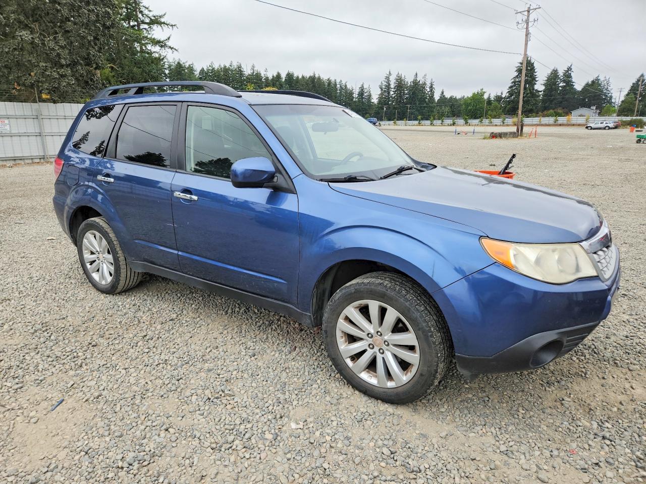 2012 Subaru Forester 2.5x Premium Blue vin: JF2SHADC0CH417752