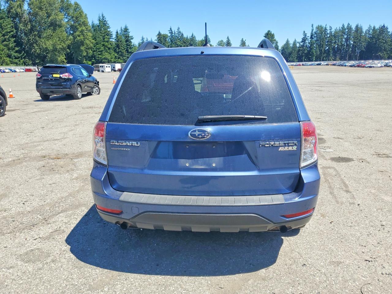 2012 Subaru Forester 2.5x Premium Blue vin: JF2SHADC0CH432509