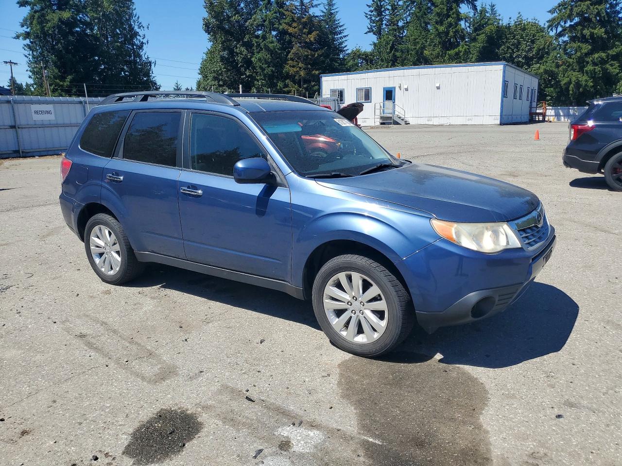 2012 Subaru Forester 2.5x Premium Blue vin: JF2SHADC0CH432509