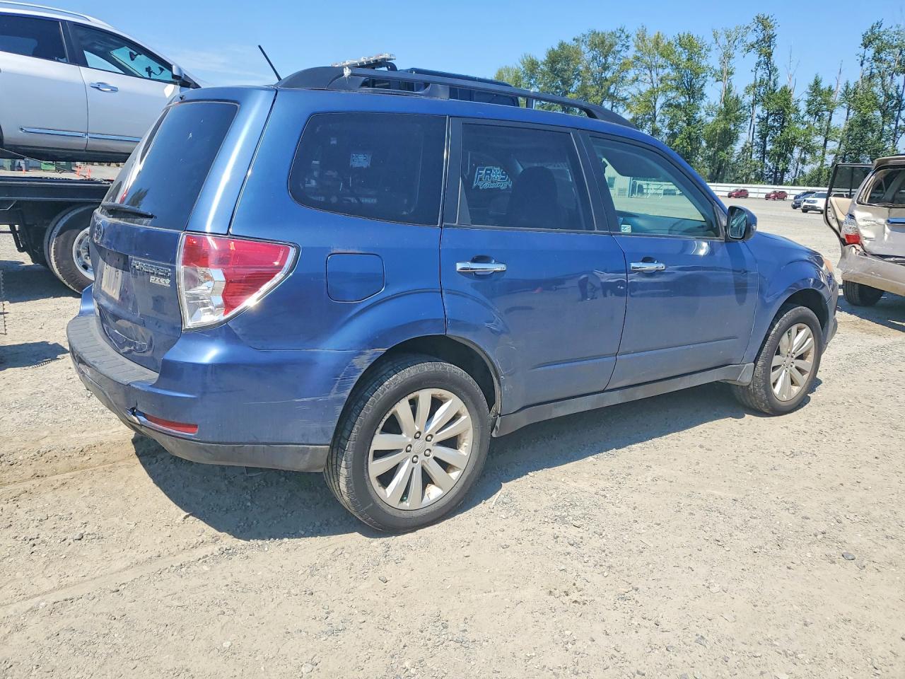 2012 Subaru Forester 2.5x Premium Blue vin: JF2SHADC0CH448595