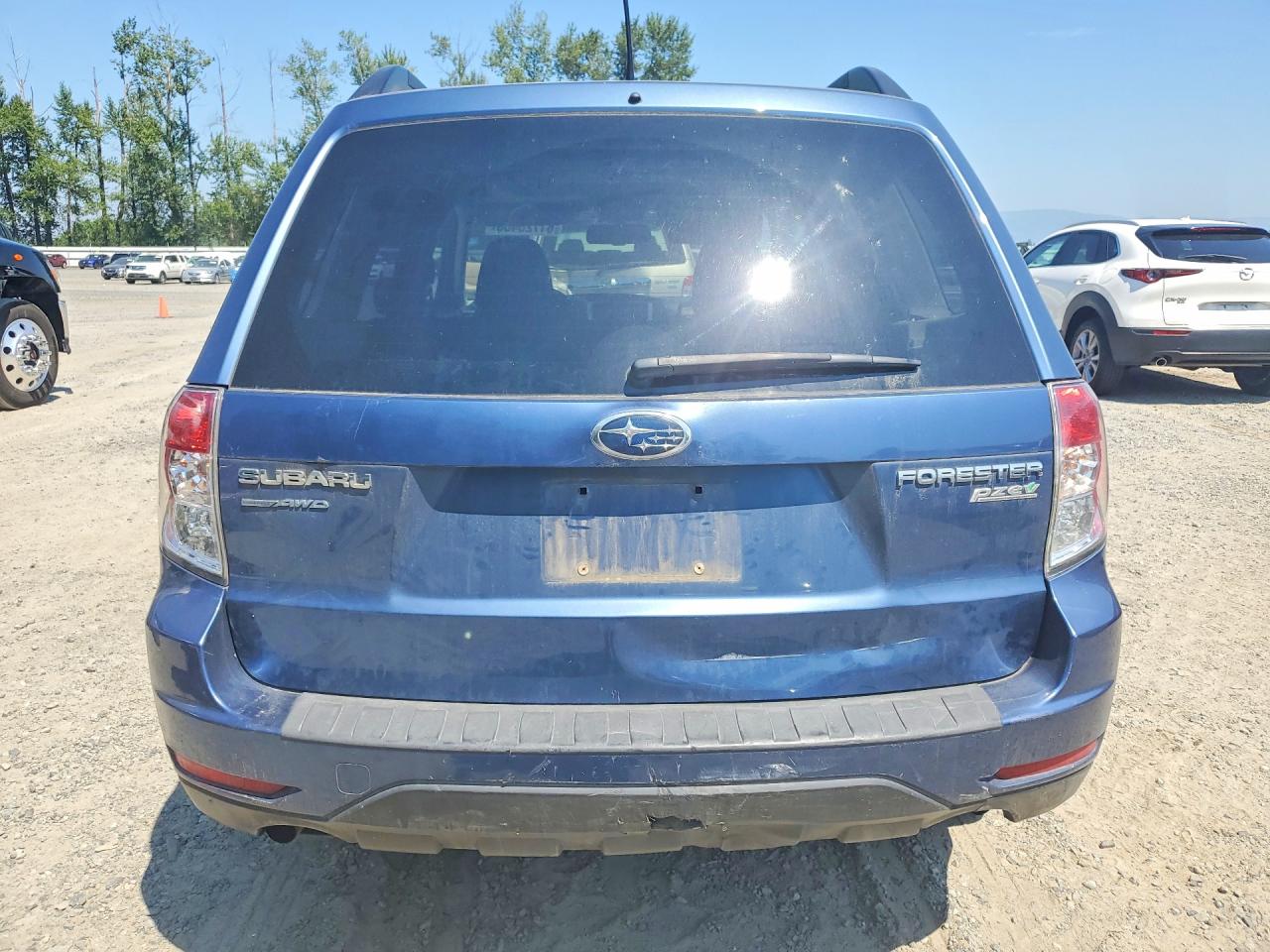 2012 Subaru Forester 2.5x Premium Blue vin: JF2SHADC0CH448595