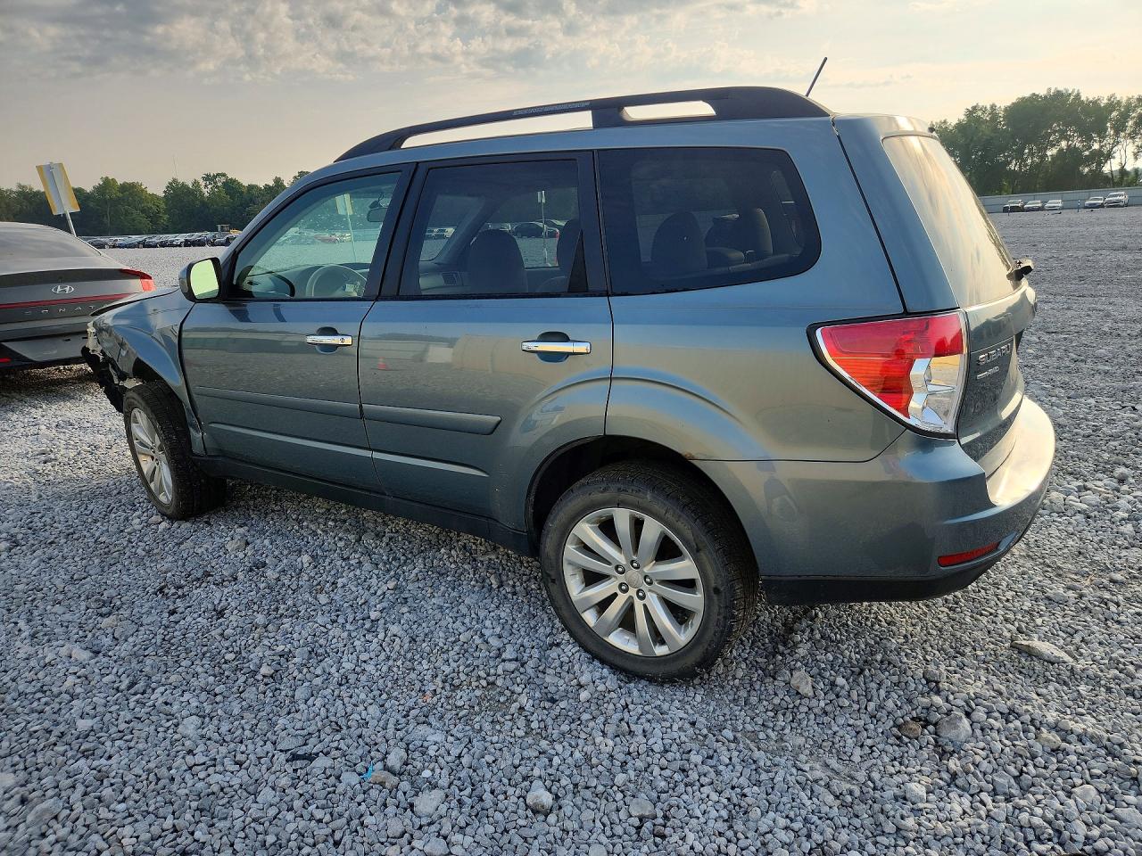 2012 Subaru Forester 2.5x Premium Blue vin: JF2SHADC0CH456180