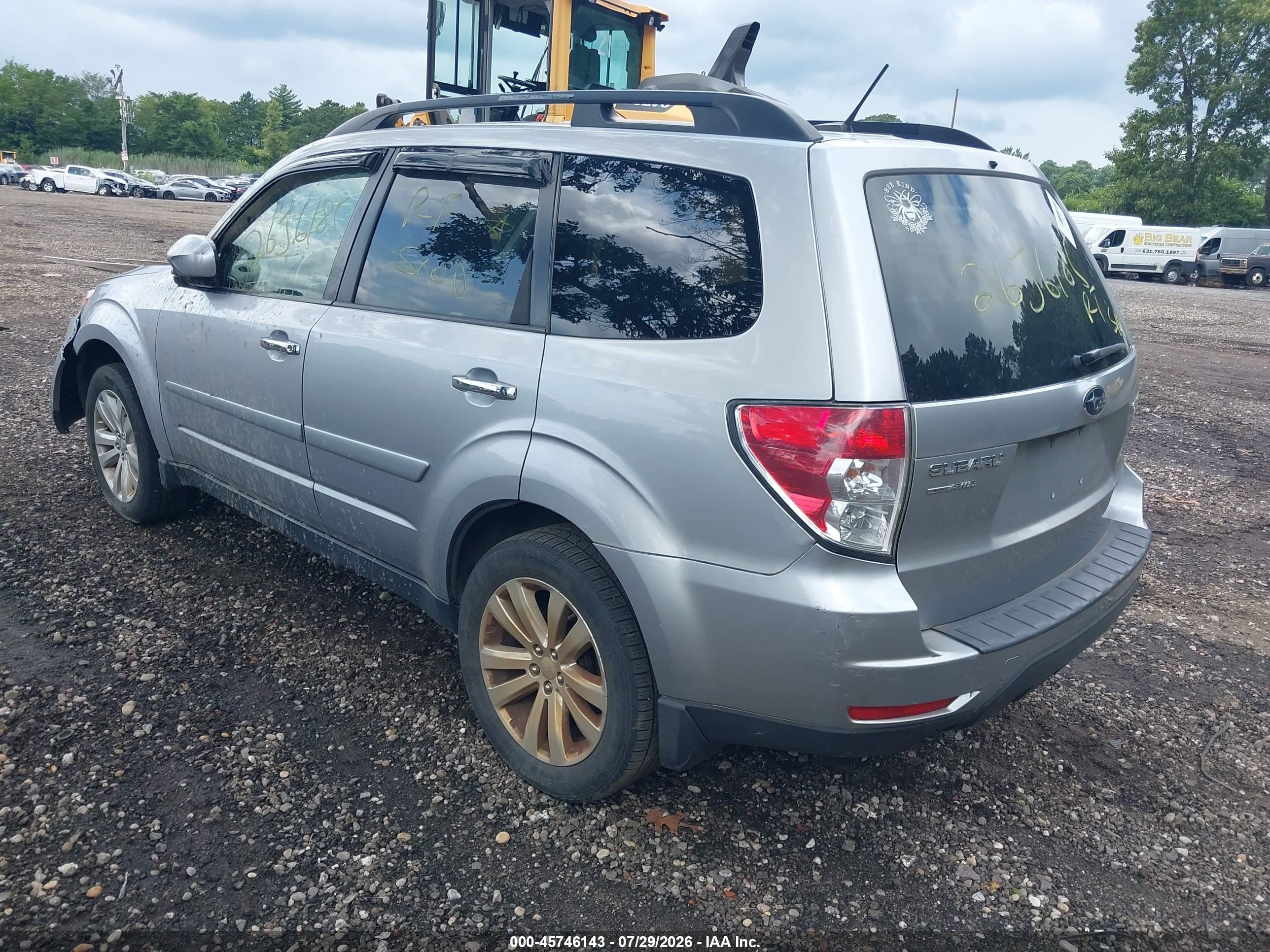 2013 Subaru Forester 2.5x Premium Silver vin: JF2SHADC0DG418813