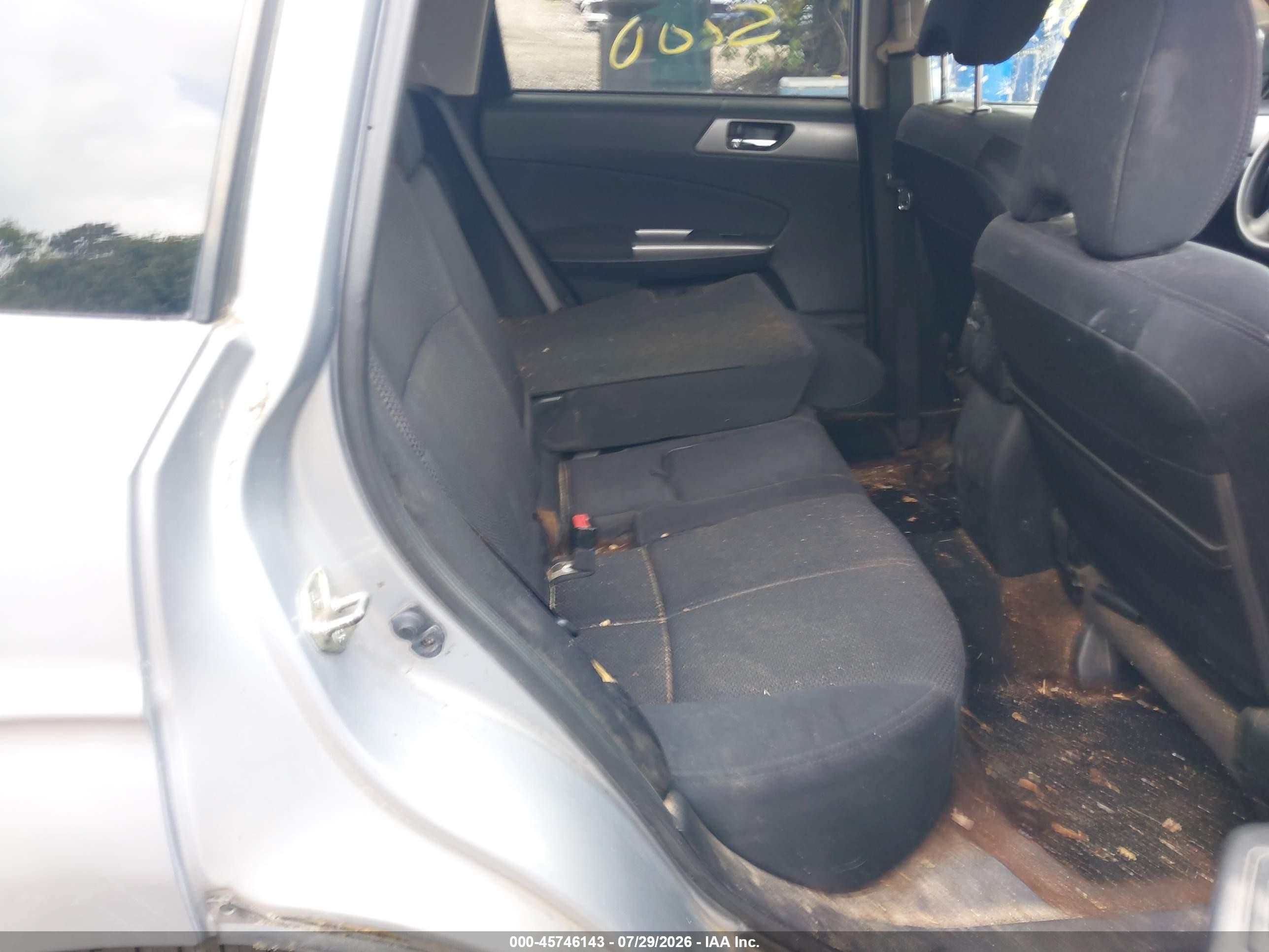 2013 Subaru Forester 2.5x Premium Silver vin: JF2SHADC0DG418813