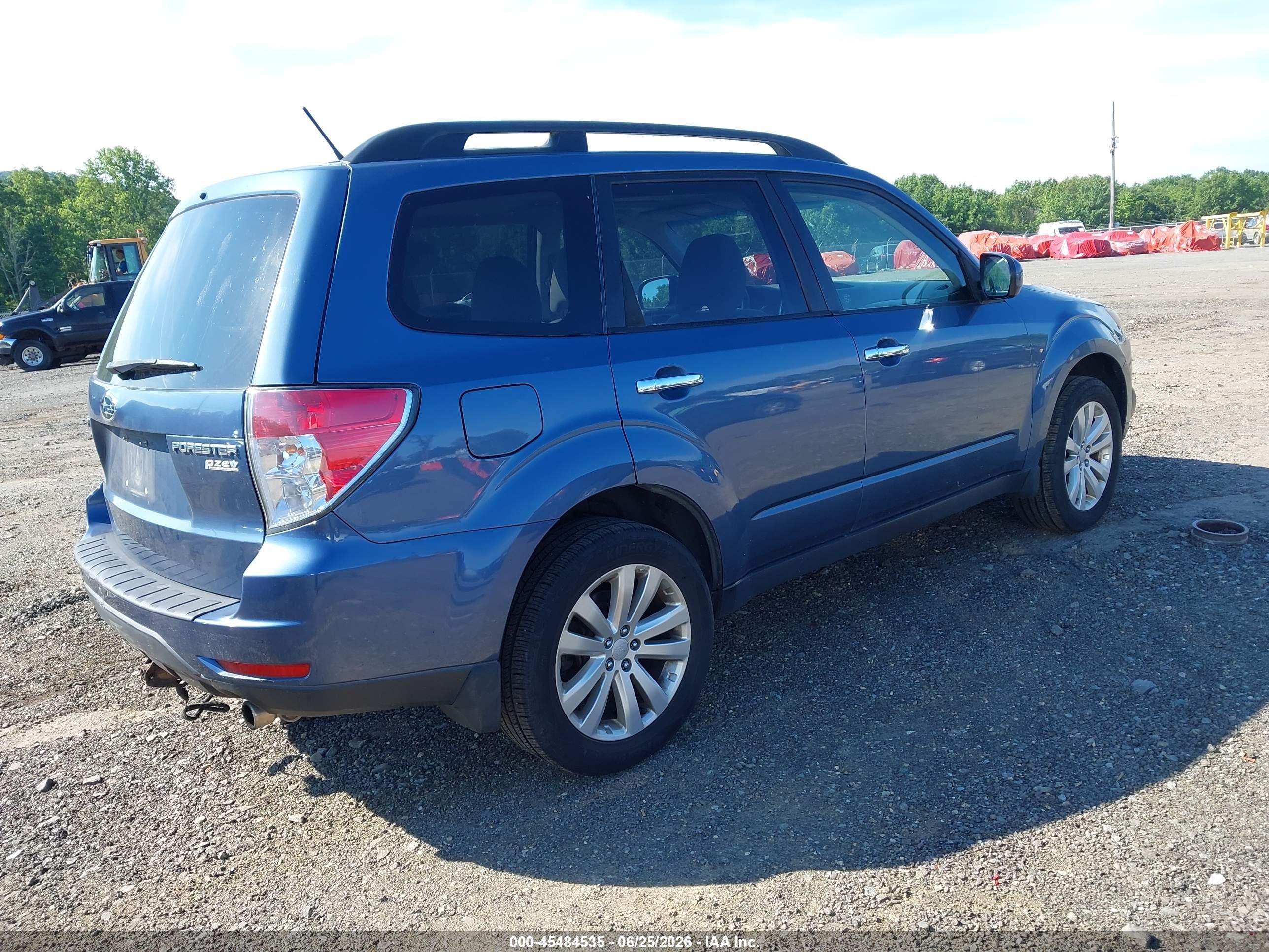 2013 Subaru Forester 2.5x Premium Blue vin: JF2SHADC0DH418613