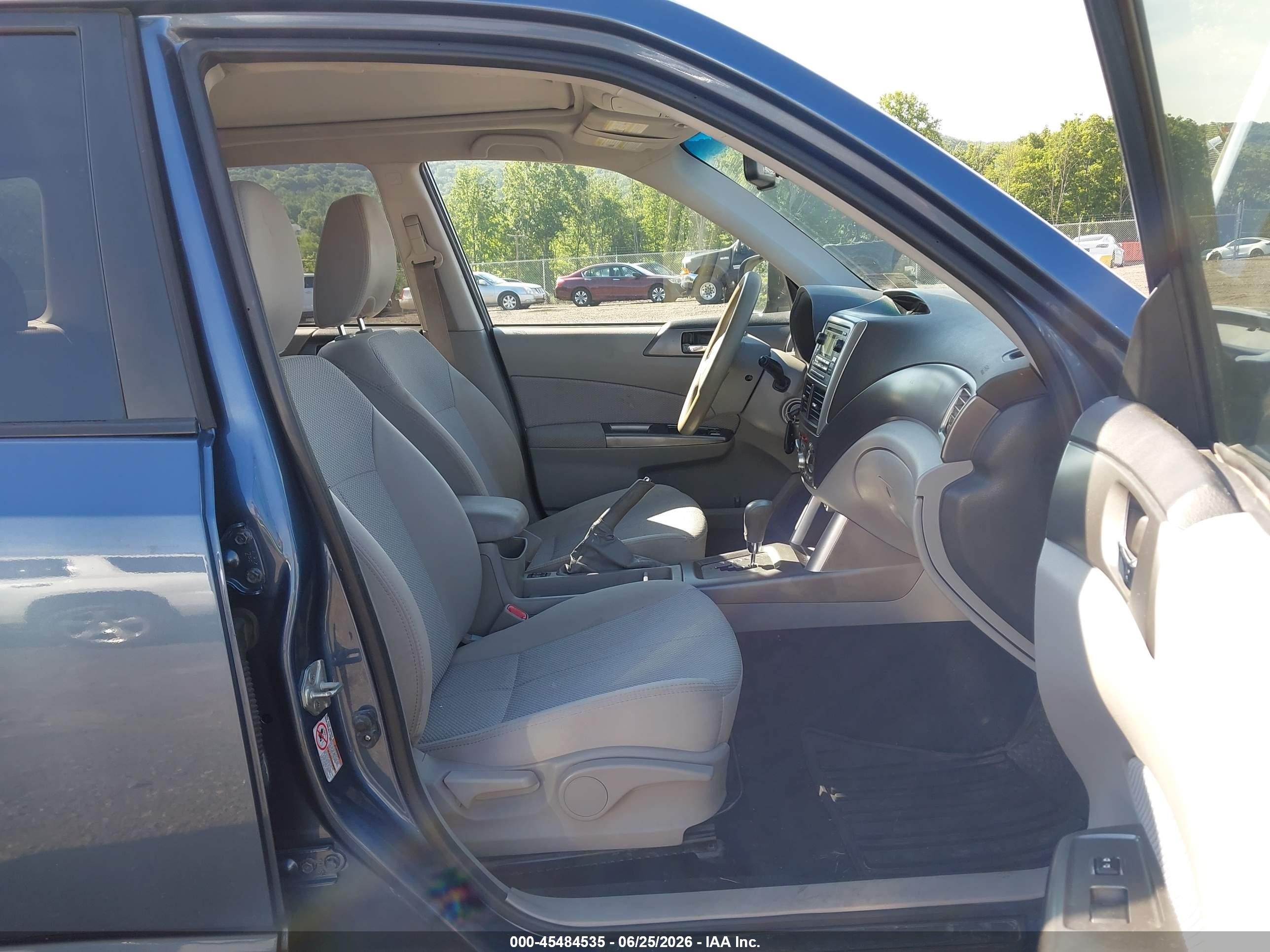 2013 Subaru Forester 2.5x Premium Blue vin: JF2SHADC0DH418613