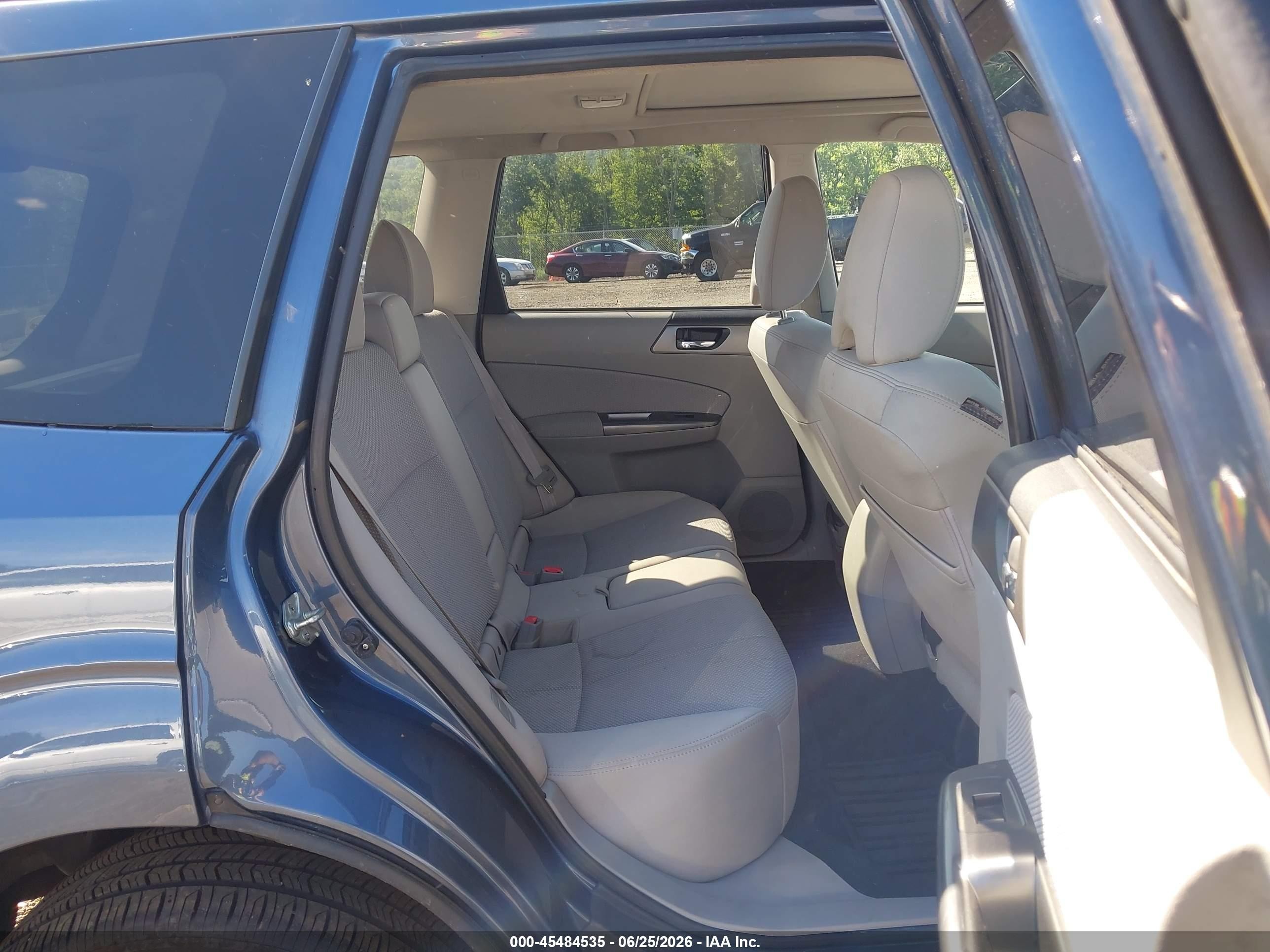 2013 Subaru Forester 2.5x Premium Blue vin: JF2SHADC0DH418613