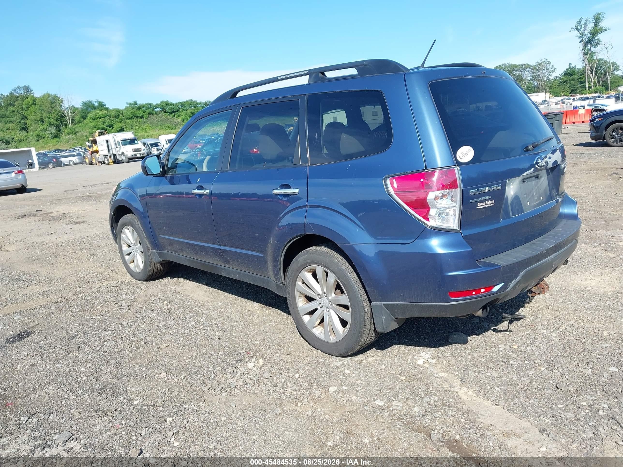 2013 Subaru Forester 2.5x Premium Blue vin: JF2SHADC0DH418613