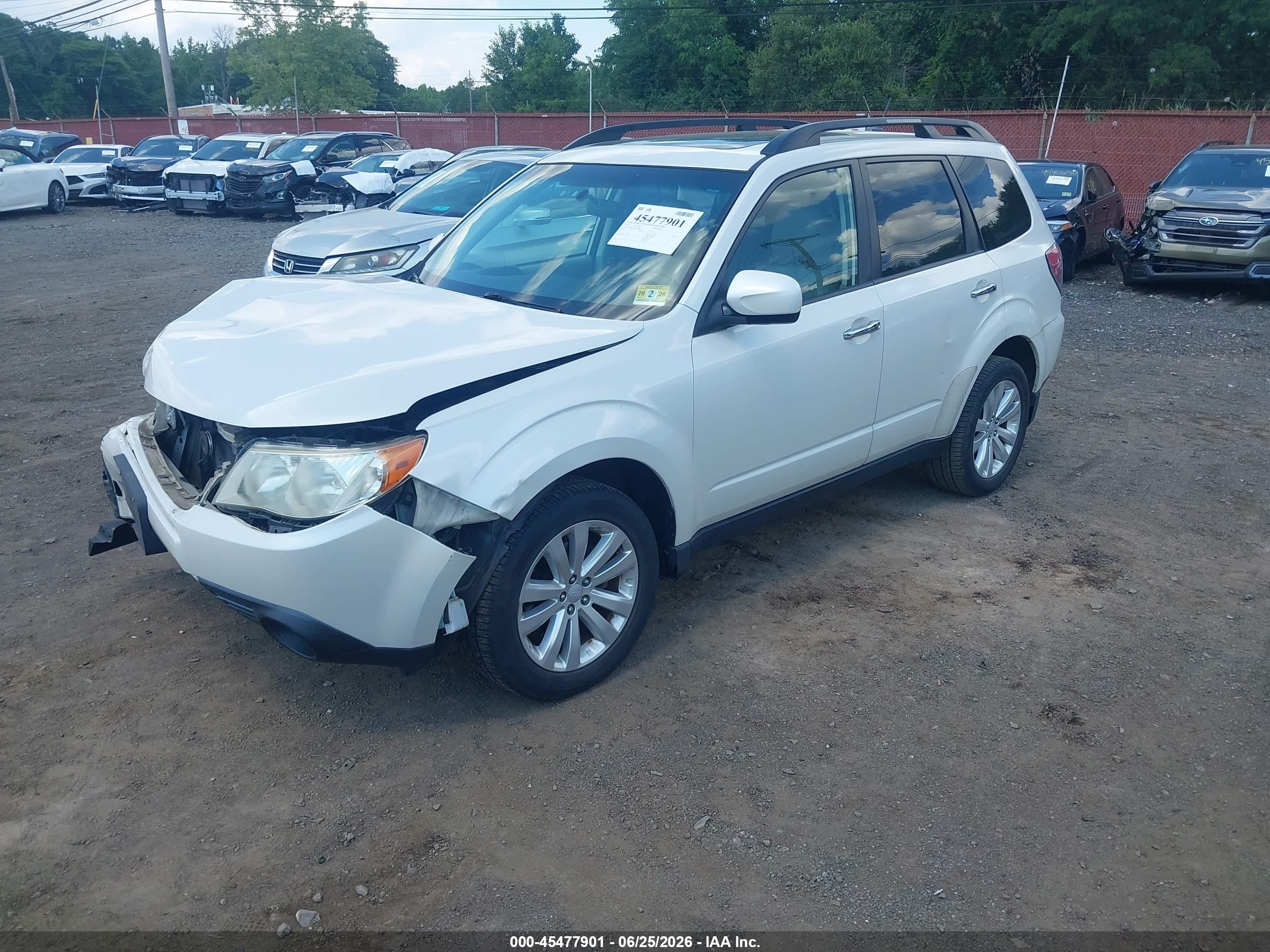 2013 Subaru Forester 2.5x Premium Белый vin: JF2SHADC0DH428008