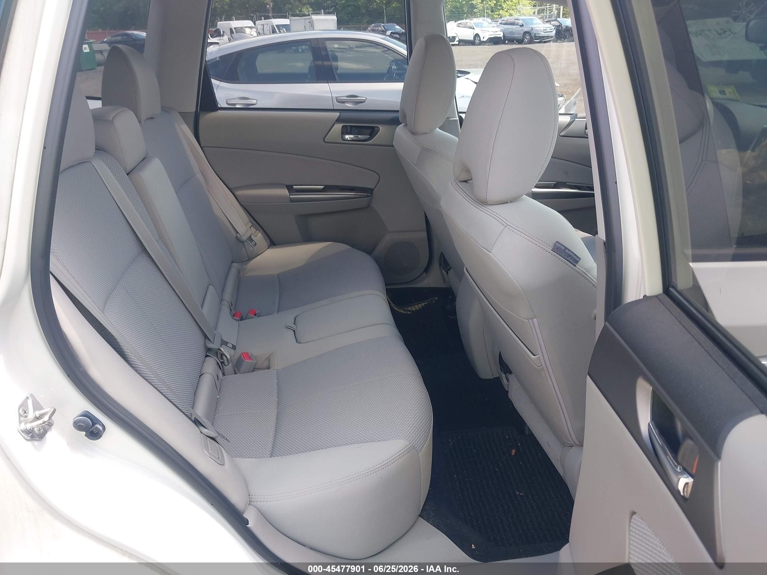 2013 Subaru Forester 2.5x Premium Белый vin: JF2SHADC0DH428008