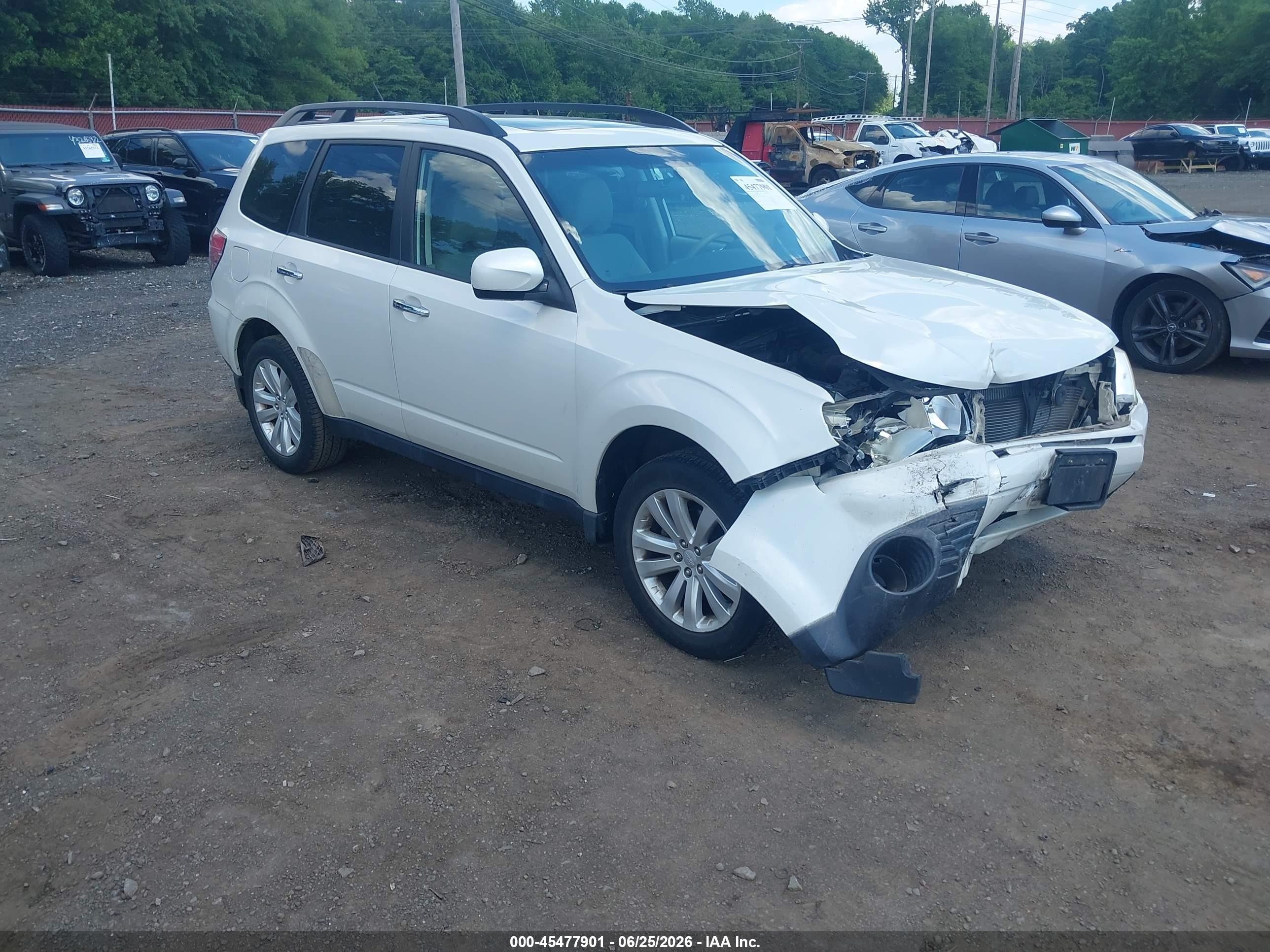 2013 Subaru Forester 2.5x Premium Белый vin: JF2SHADC0DH428008