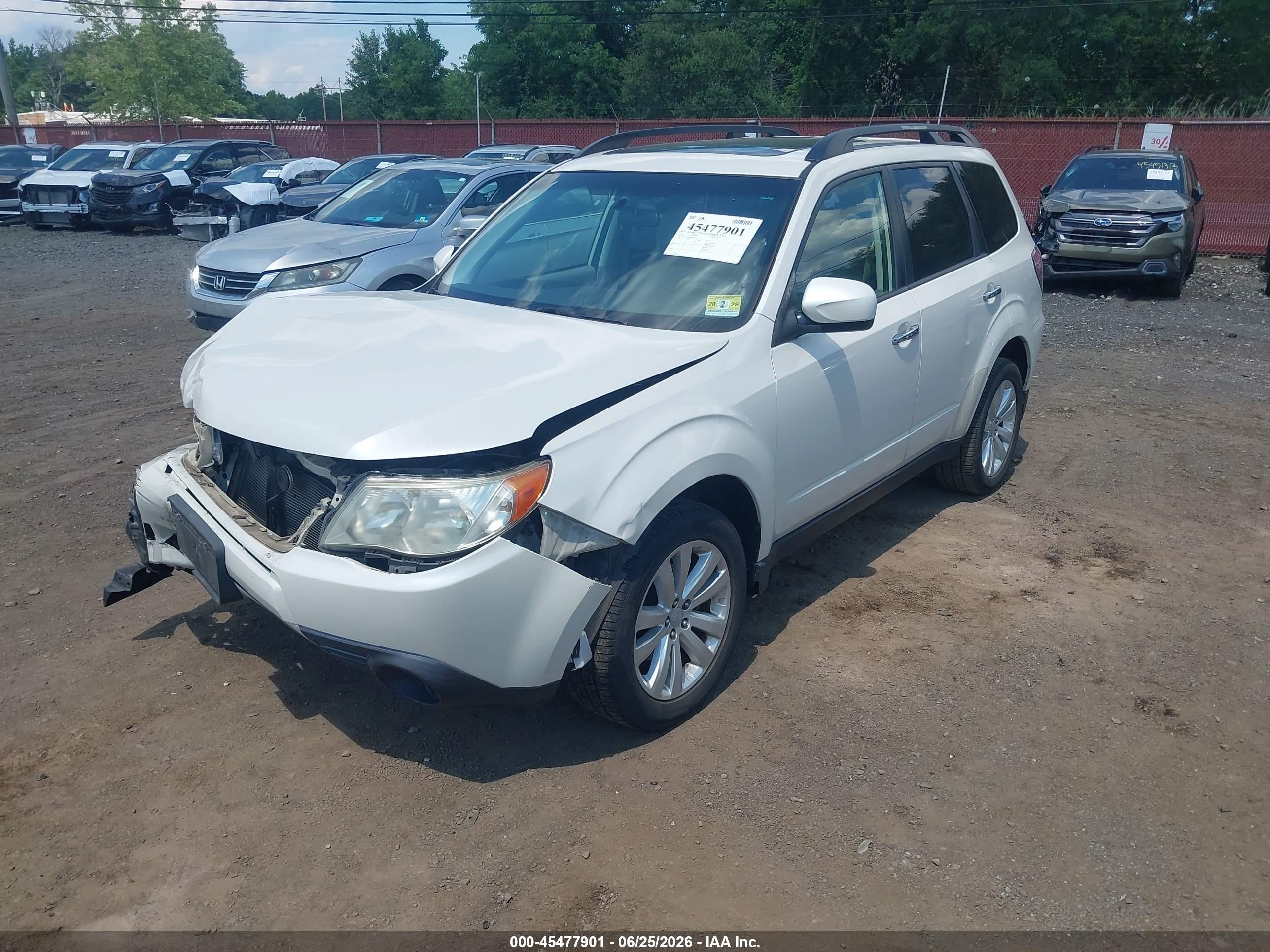 2013 Subaru Forester 2.5x Premium Белый vin: JF2SHADC0DH428008