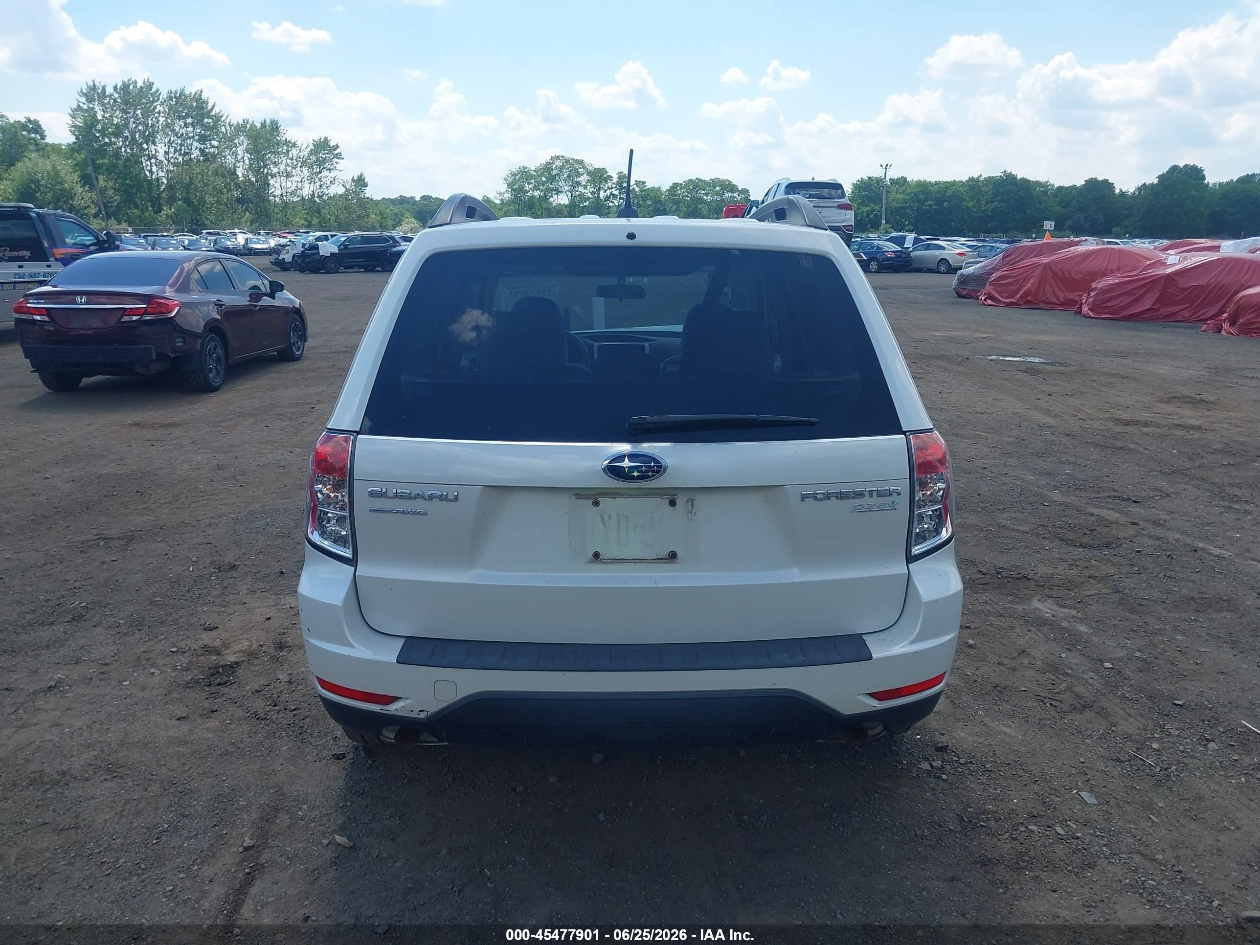 2013 Subaru Forester 2.5x Premium Белый vin: JF2SHADC0DH428008