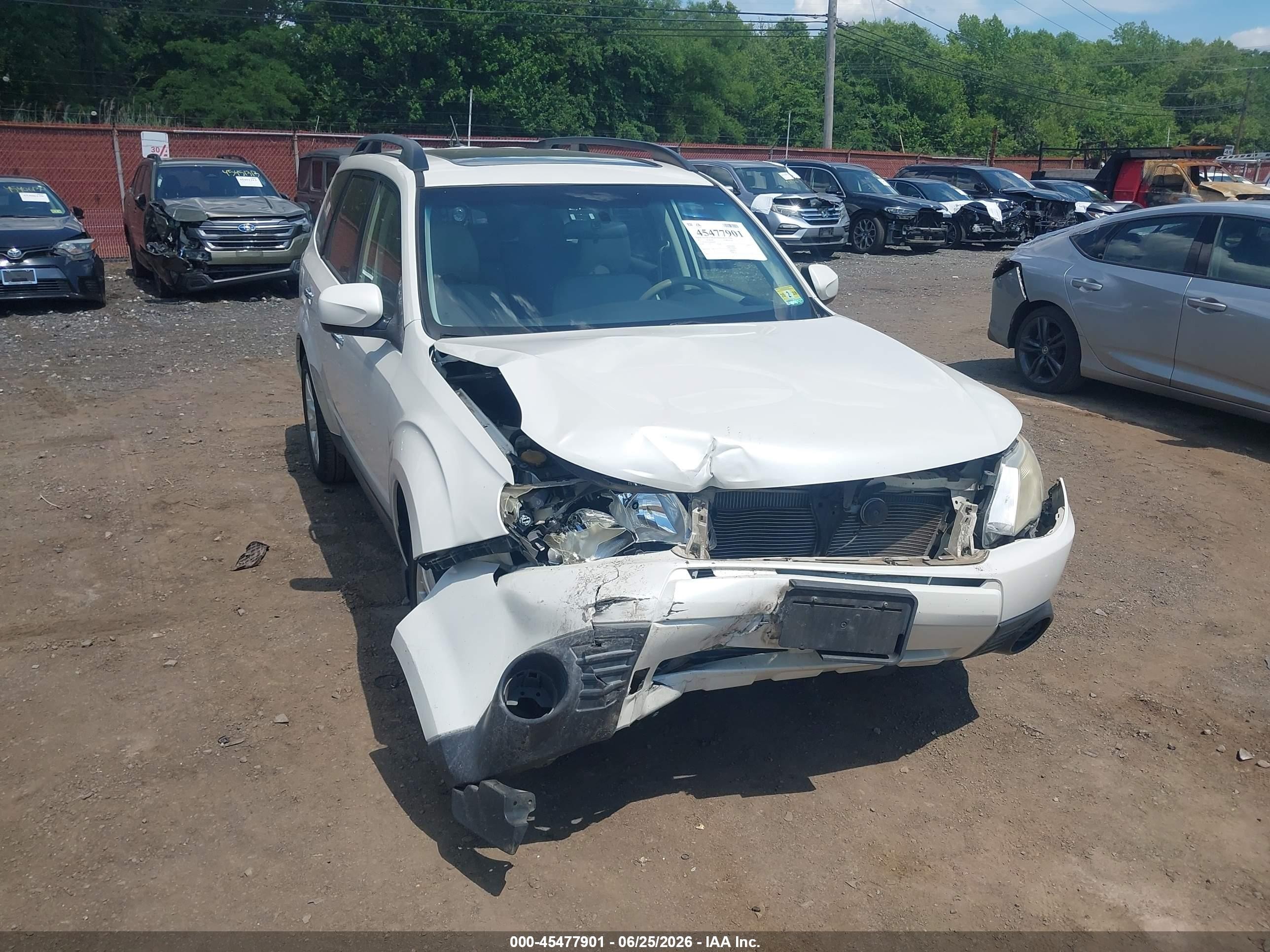 2013 Subaru Forester 2.5x Premium Белый vin: JF2SHADC0DH428008