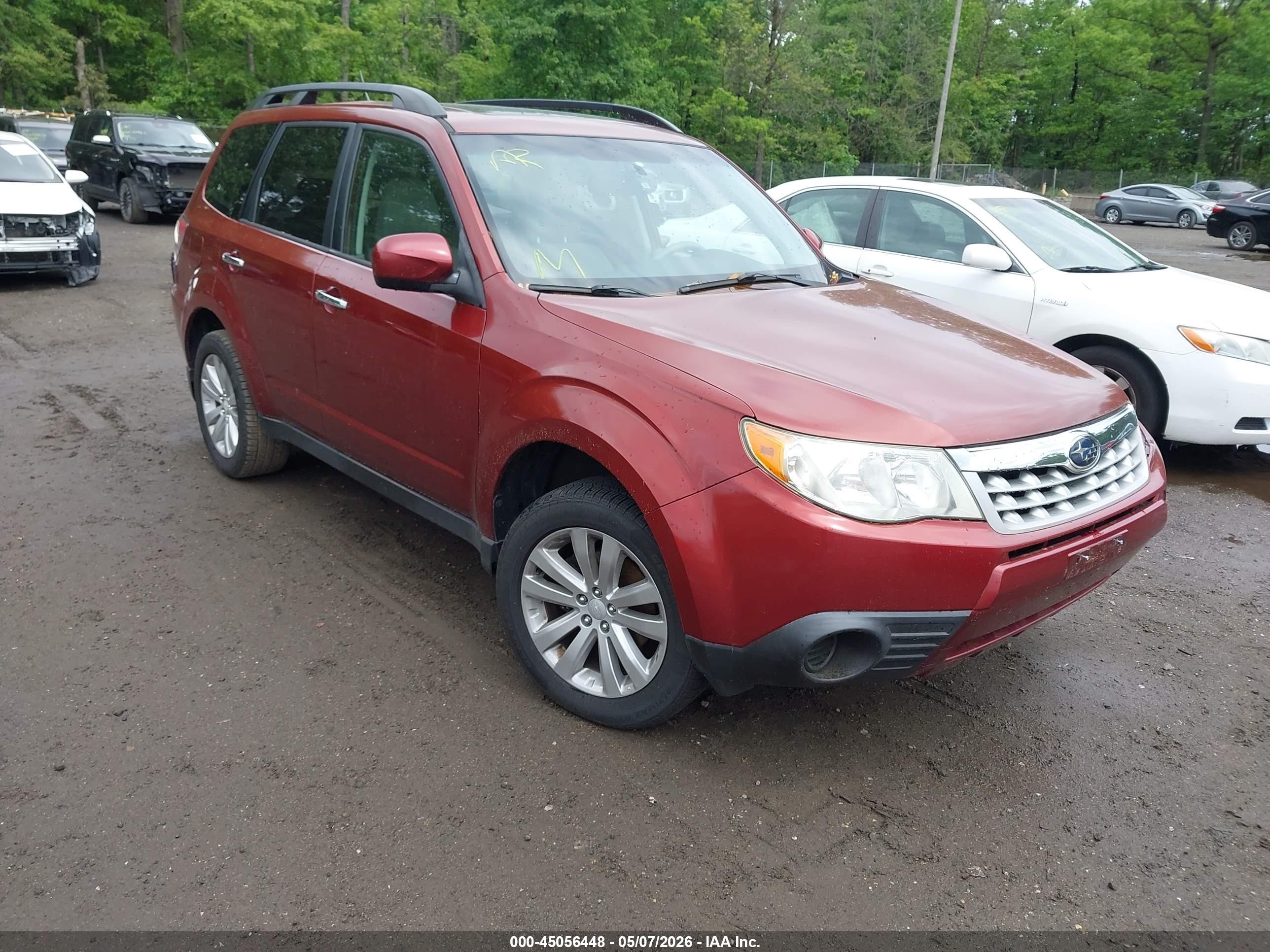 2013 Subaru Forester 2.5x Premium Burgundy vin: JF2SHADC0DH431796