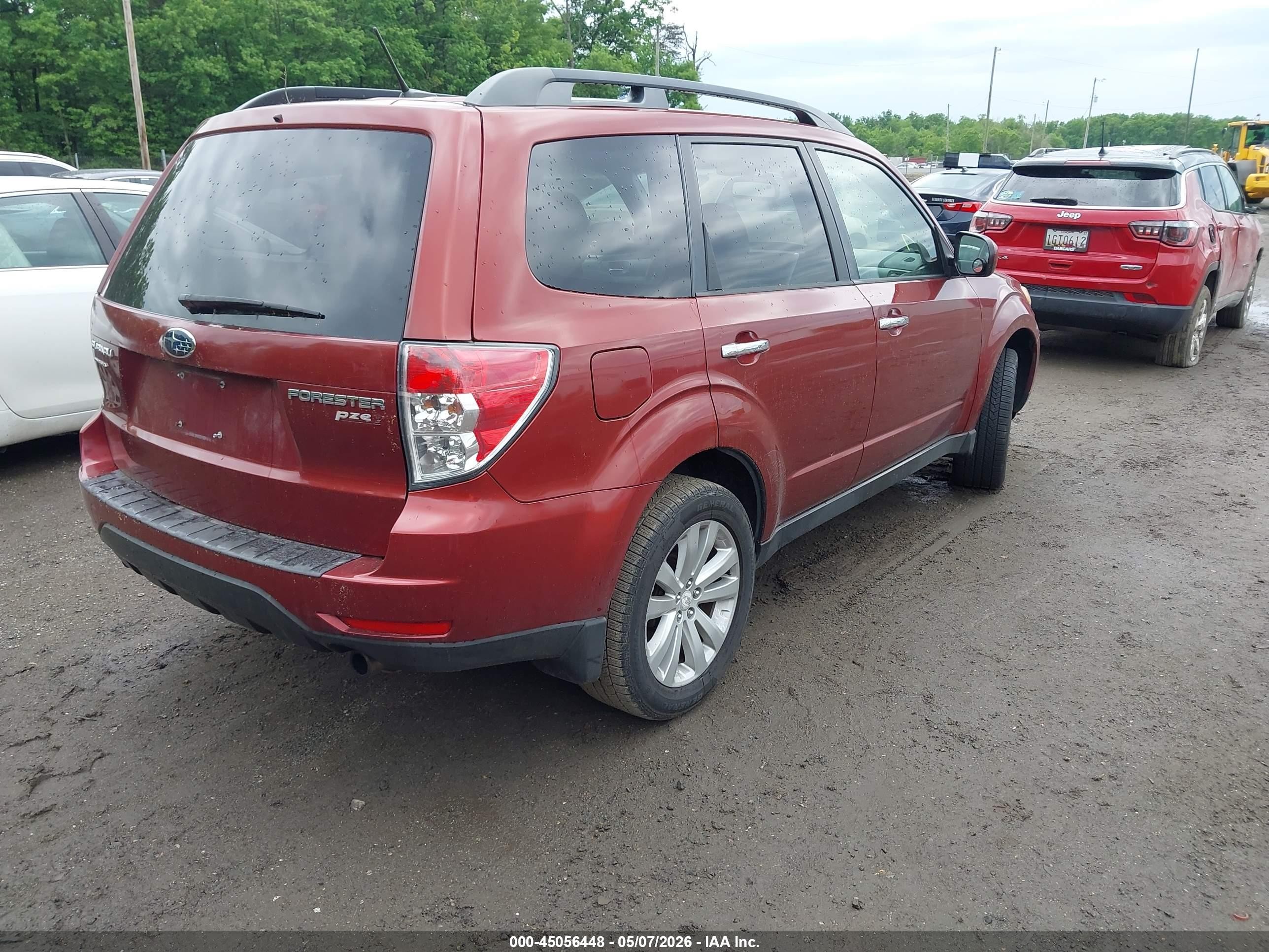 2013 Subaru Forester 2.5x Premium Burgundy vin: JF2SHADC0DH431796