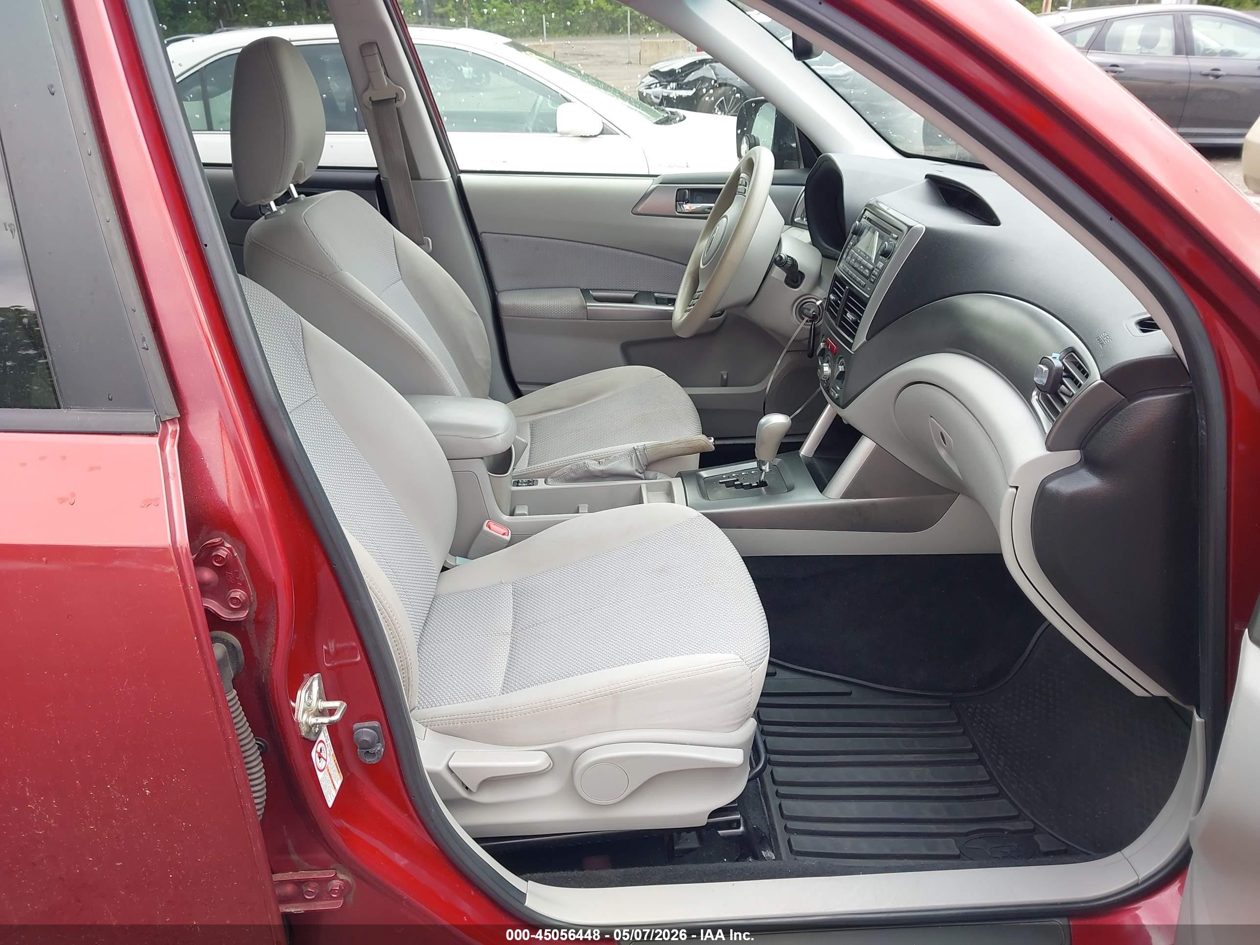 2013 Subaru Forester 2.5x Premium Burgundy vin: JF2SHADC0DH431796