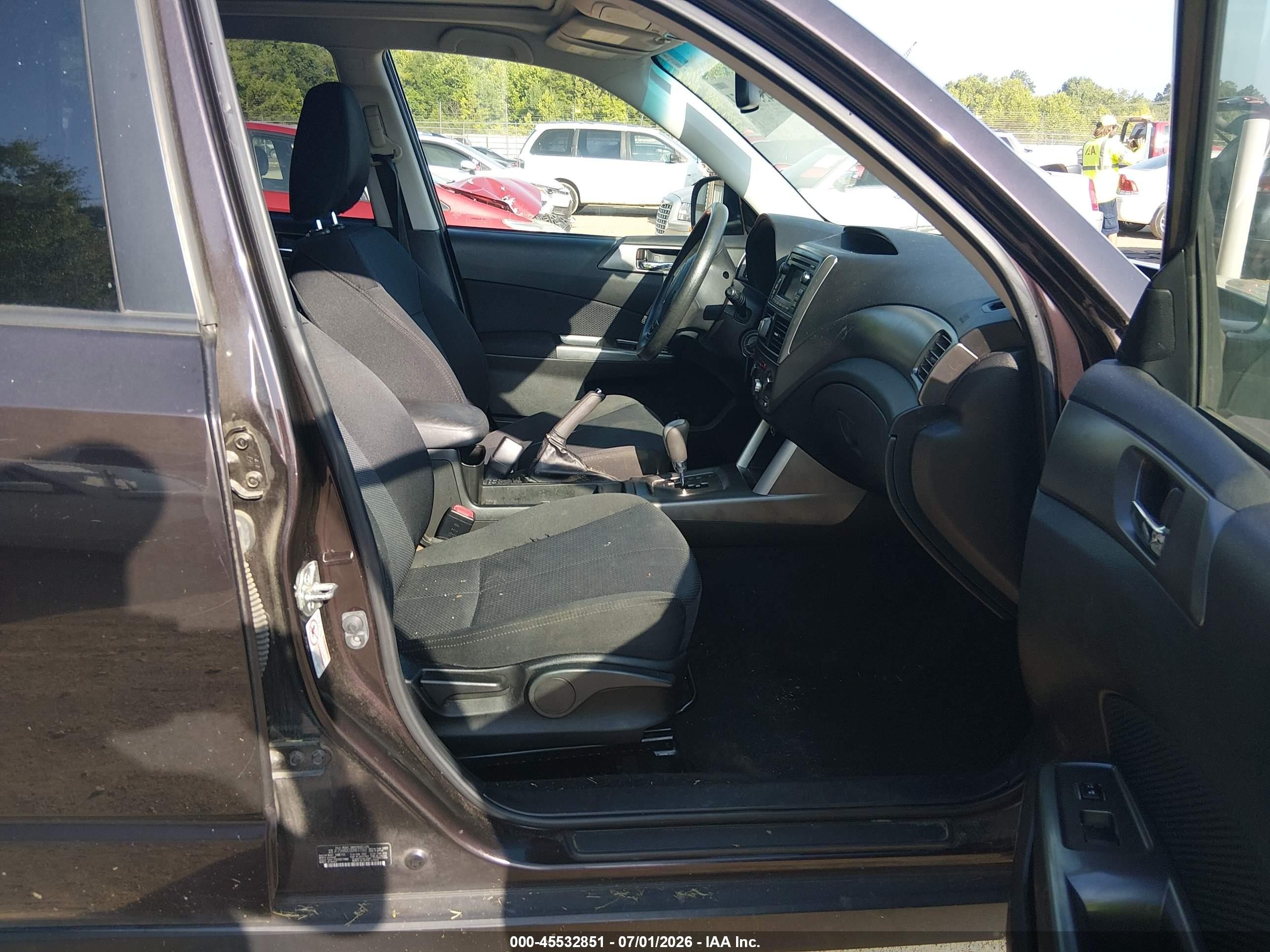 2013 Subaru Forester 2.5x Premium Burgundy vin: JF2SHADC0DH437162
