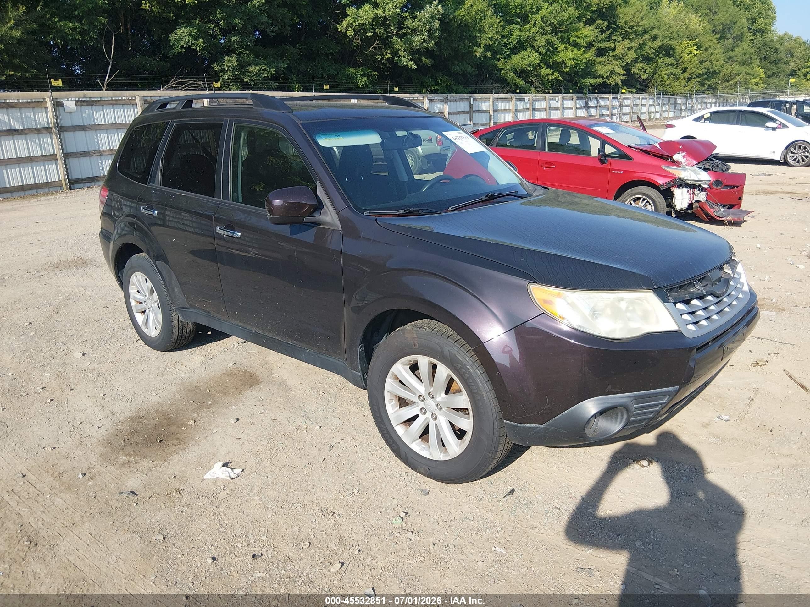 2013 Subaru Forester 2.5x Premium Burgundy vin: JF2SHADC0DH437162