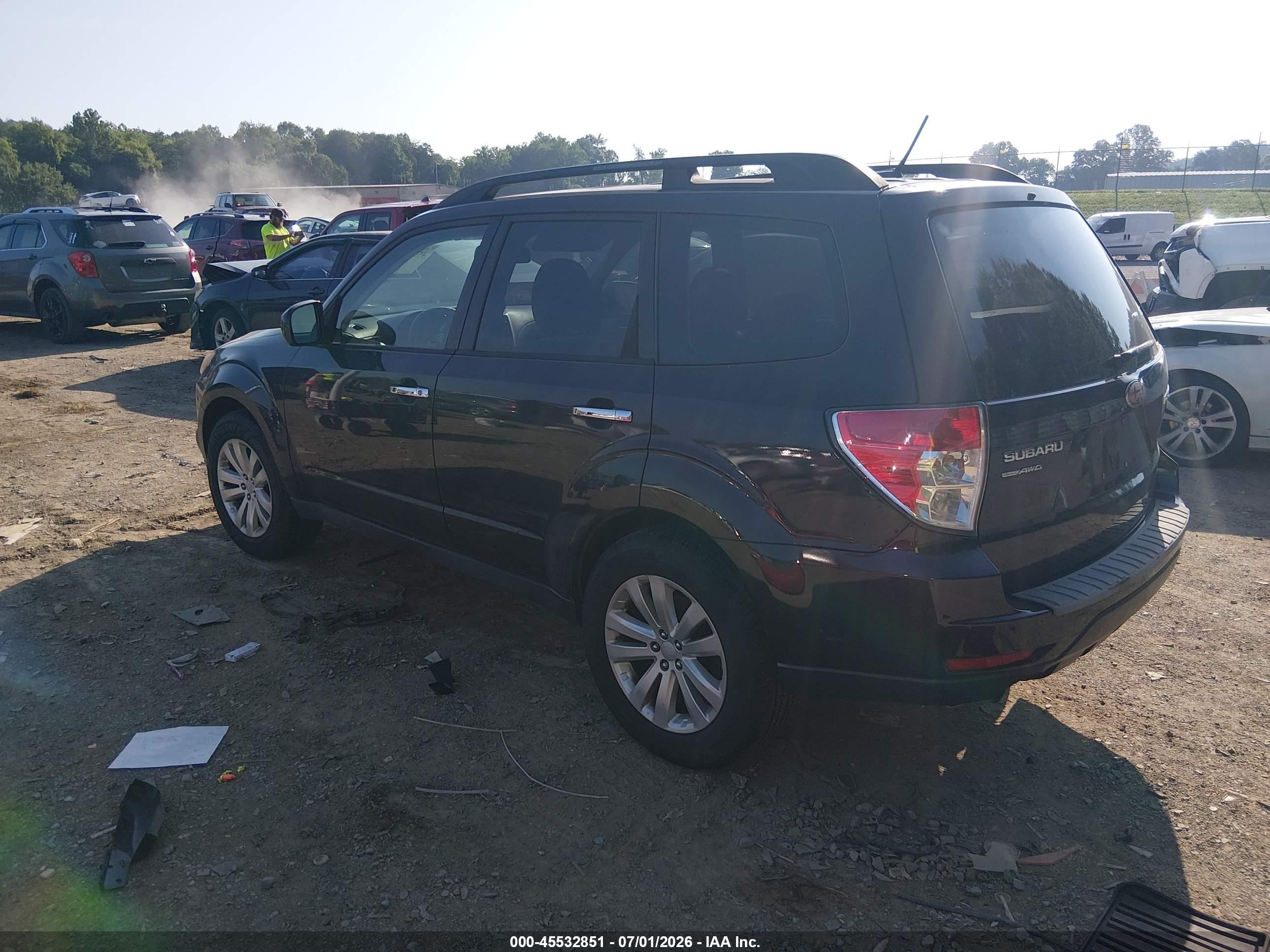 2013 Subaru Forester 2.5x Premium Burgundy vin: JF2SHADC0DH437162