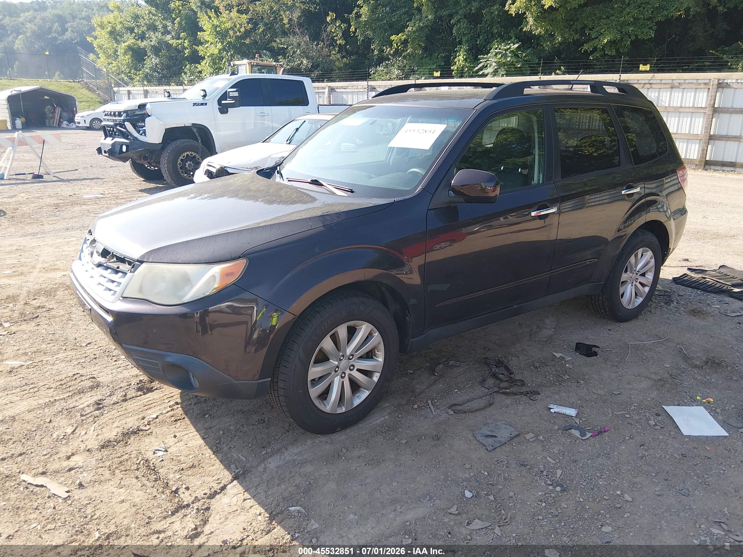 2013 Subaru Forester 2.5x Premium Burgundy vin: JF2SHADC0DH437162