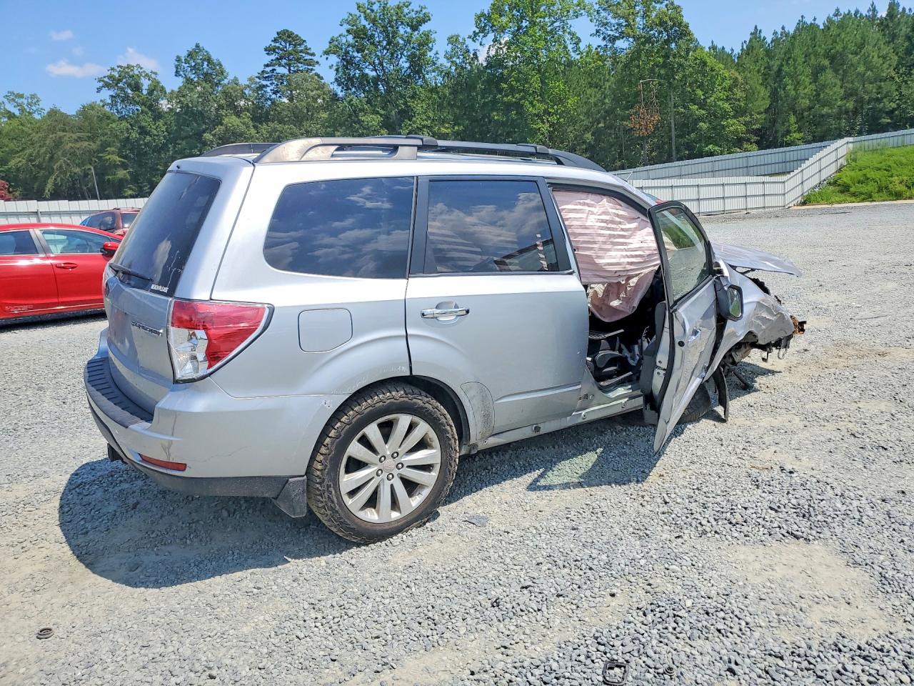 2013 Subaru Forester 2.5x Premium Серебряный vin: JF2SHADC0DH443818