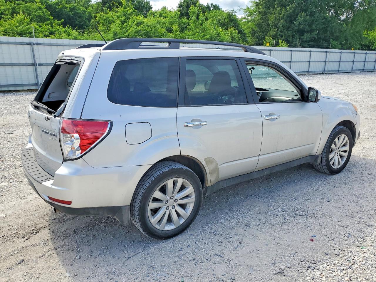 2011 Subaru Forester 2.5x Premium Silver vin: JF2SHADC1BH729089