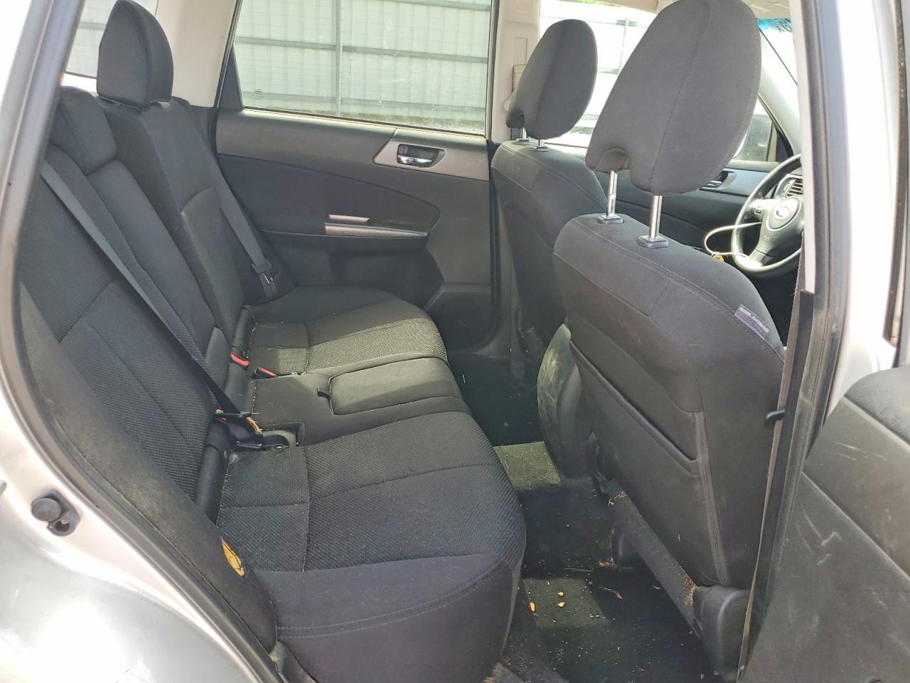 2011 Subaru Forester 2.5x Premium Silver vin: JF2SHADC1BH729089