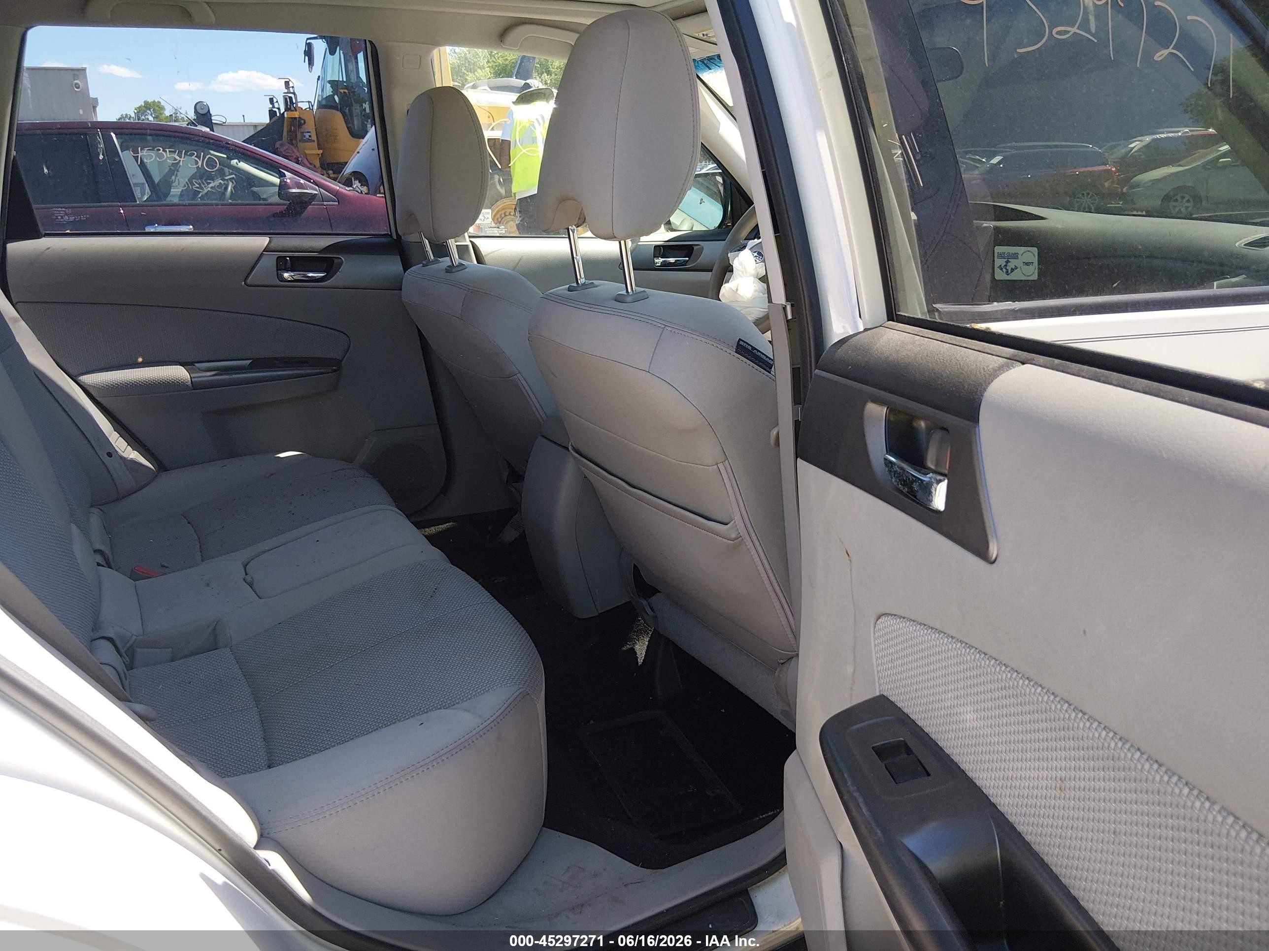 2011 Subaru Forester 2.5x Premium White vin: JF2SHADC1BH747382