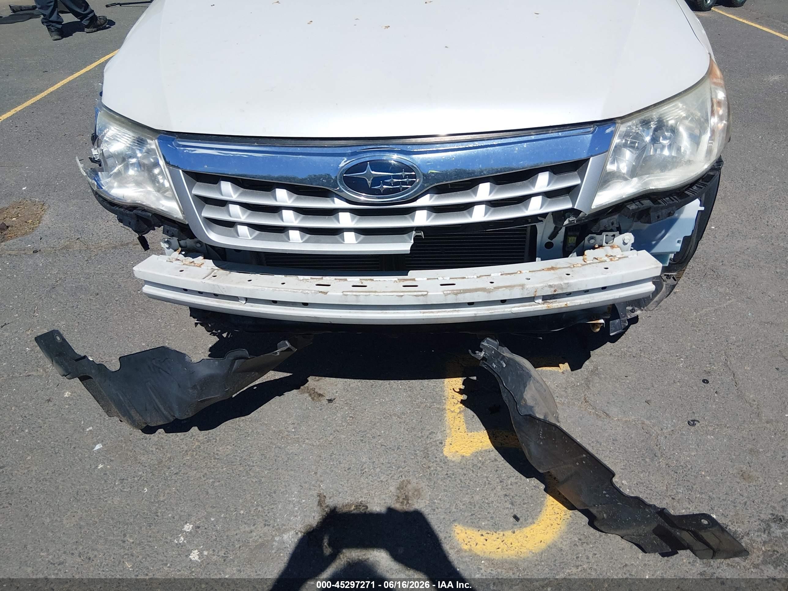 2011 Subaru Forester 2.5x Premium White vin: JF2SHADC1BH747382