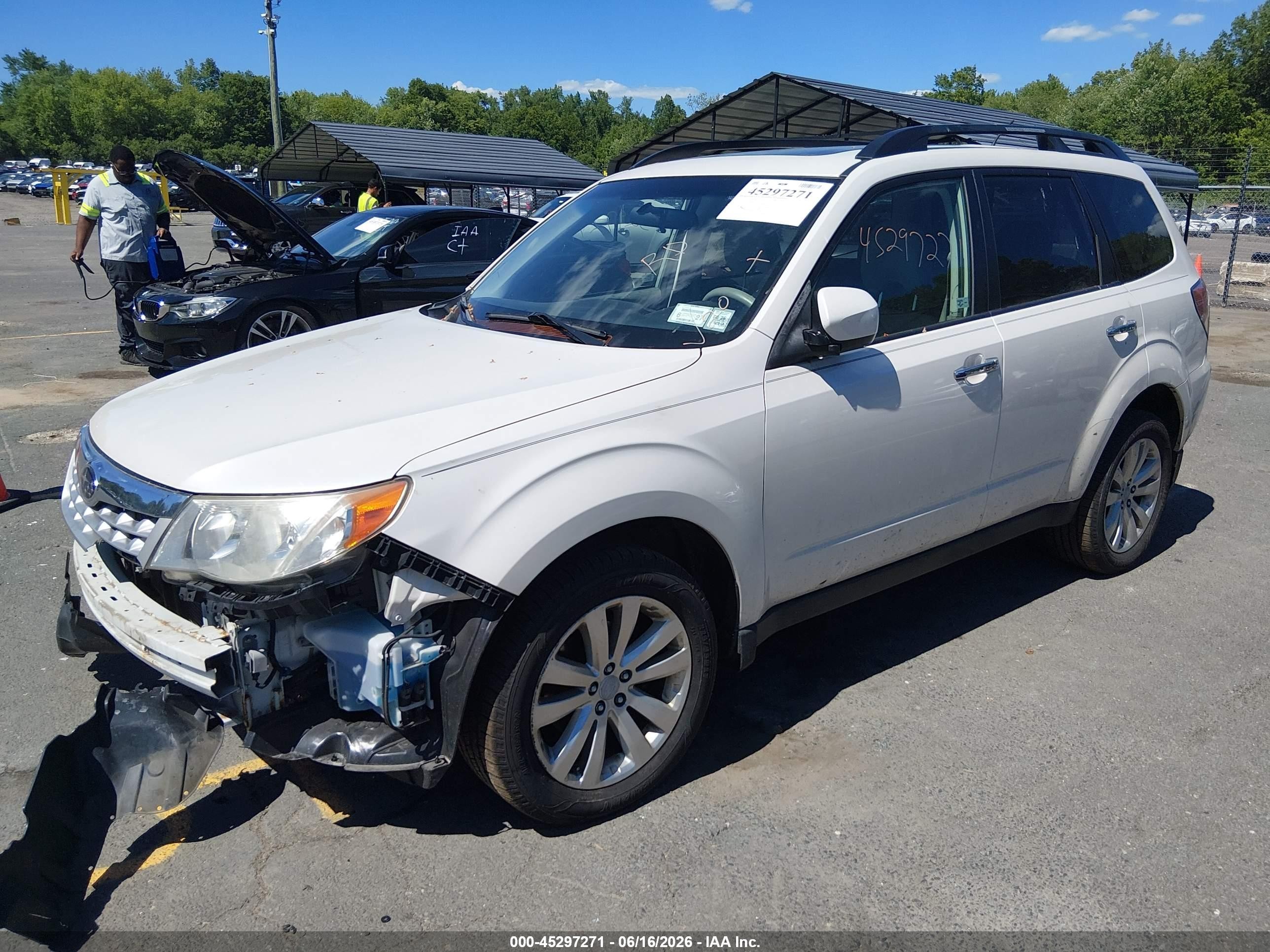 2011 Subaru Forester 2.5x Premium White vin: JF2SHADC1BH747382