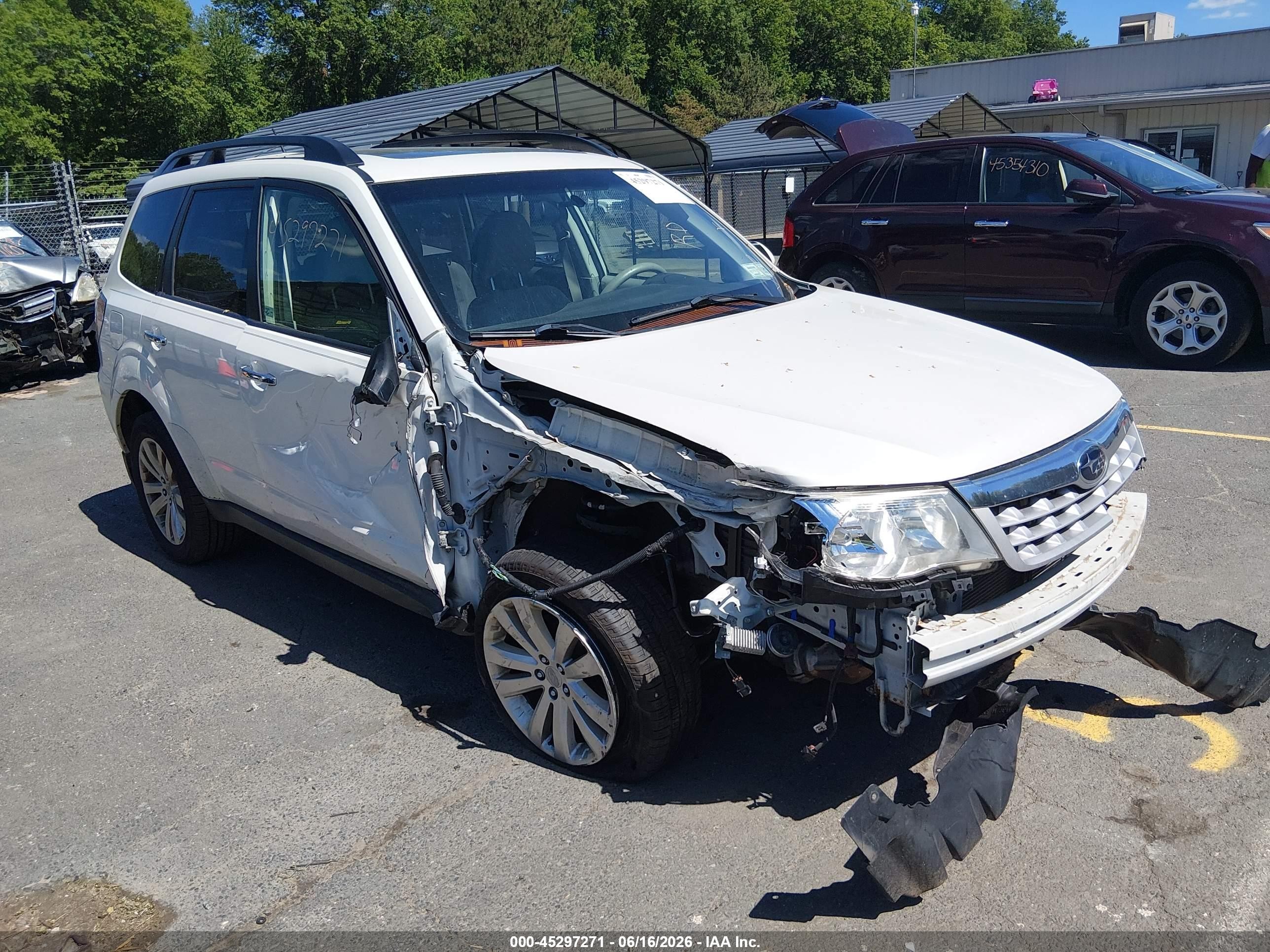 2011 Subaru Forester 2.5x Premium White vin: JF2SHADC1BH747382