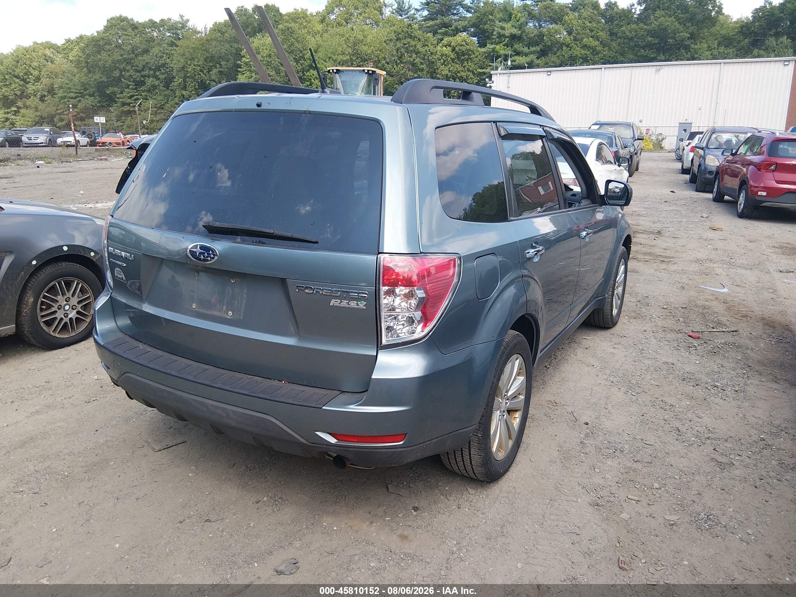 2011 Subaru Forester 2.5x Premium Blue vin: JF2SHADC1BH754428