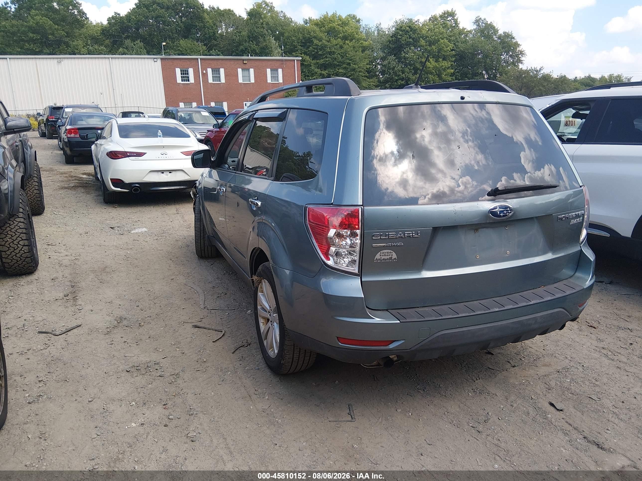 2011 Subaru Forester 2.5x Premium Blue vin: JF2SHADC1BH754428