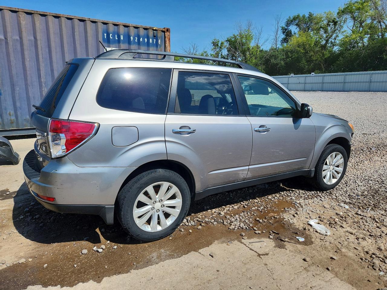 2011 Subaru Forester 2.5x Premium Silver vin: JF2SHADC1BH762934